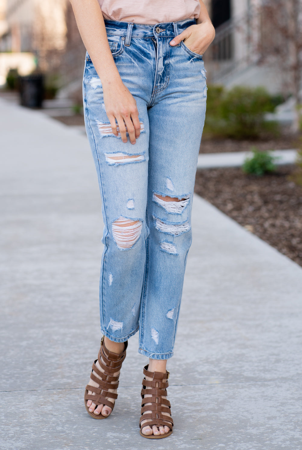 KanCan Jeans Collection: Spring 2021 Color: Medium Blue Wash Cut: Straight Fit, 30" Inseam Rise: High-Rise, 10" Front Rise 99% COTTON/ 1% SPANDEX Fly: Zipper Style #: KC7178M Contact us for any additional measurements or sizing.