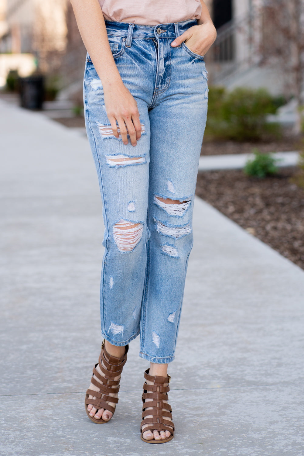 KanCan Jeans Collection: Spring 2021 Color: Medium Blue Wash Cut: Straight Fit, 30" Inseam Rise: High-Rise, 10" Front Rise 99% COTTON/ 1% SPANDEX Fly: Zipper Style #: KC7178M Contact us for any additional measurements or sizing.