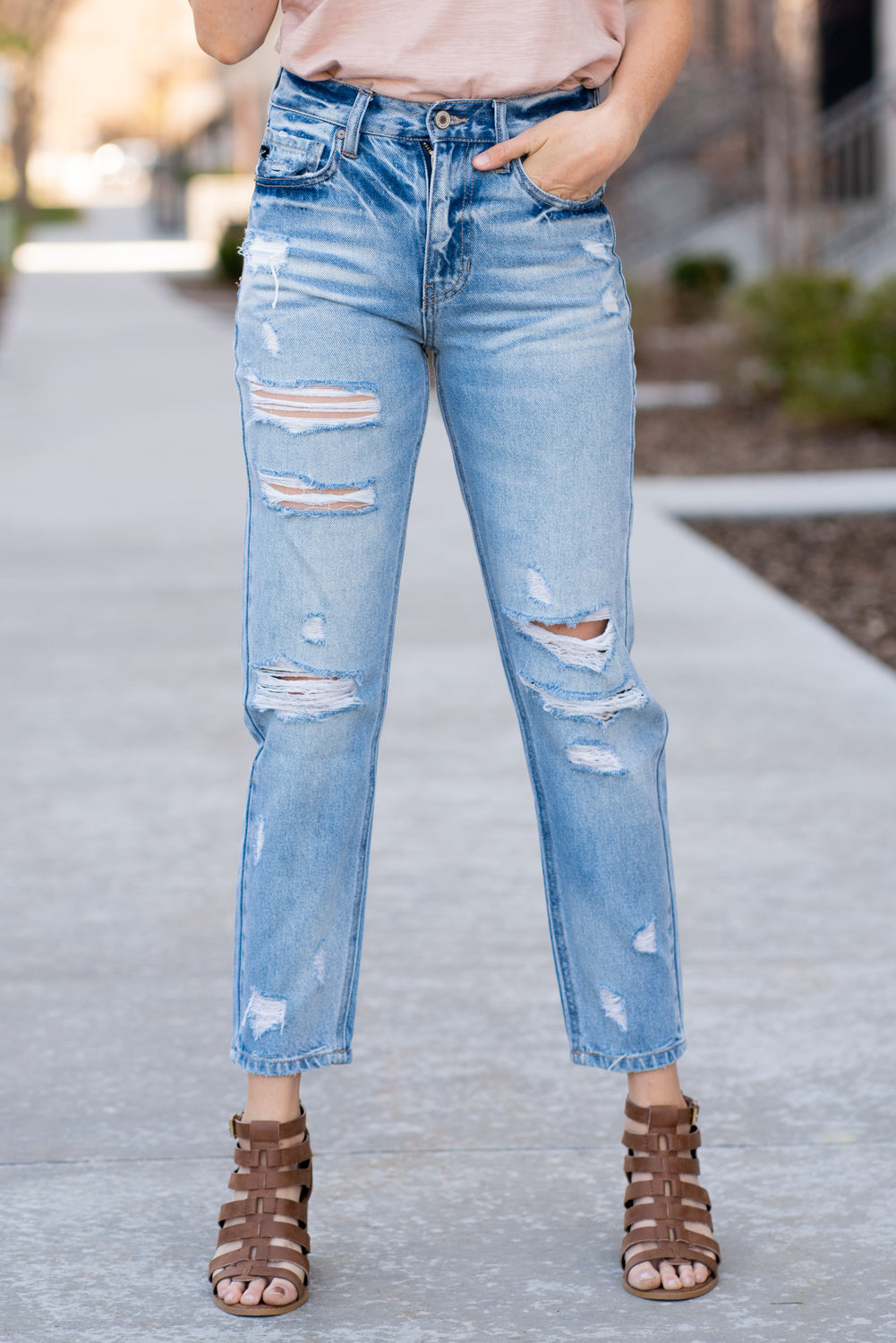 KanCan Jeans Collection: Spring 2021 Color: Medium Blue Wash Cut: Straight Fit, 30" Inseam Rise: High-Rise, 10" Front Rise 99% COTTON/ 1% SPANDEX Fly: Zipper Style #: KC7178M Contact us for any additional measurements or sizing.