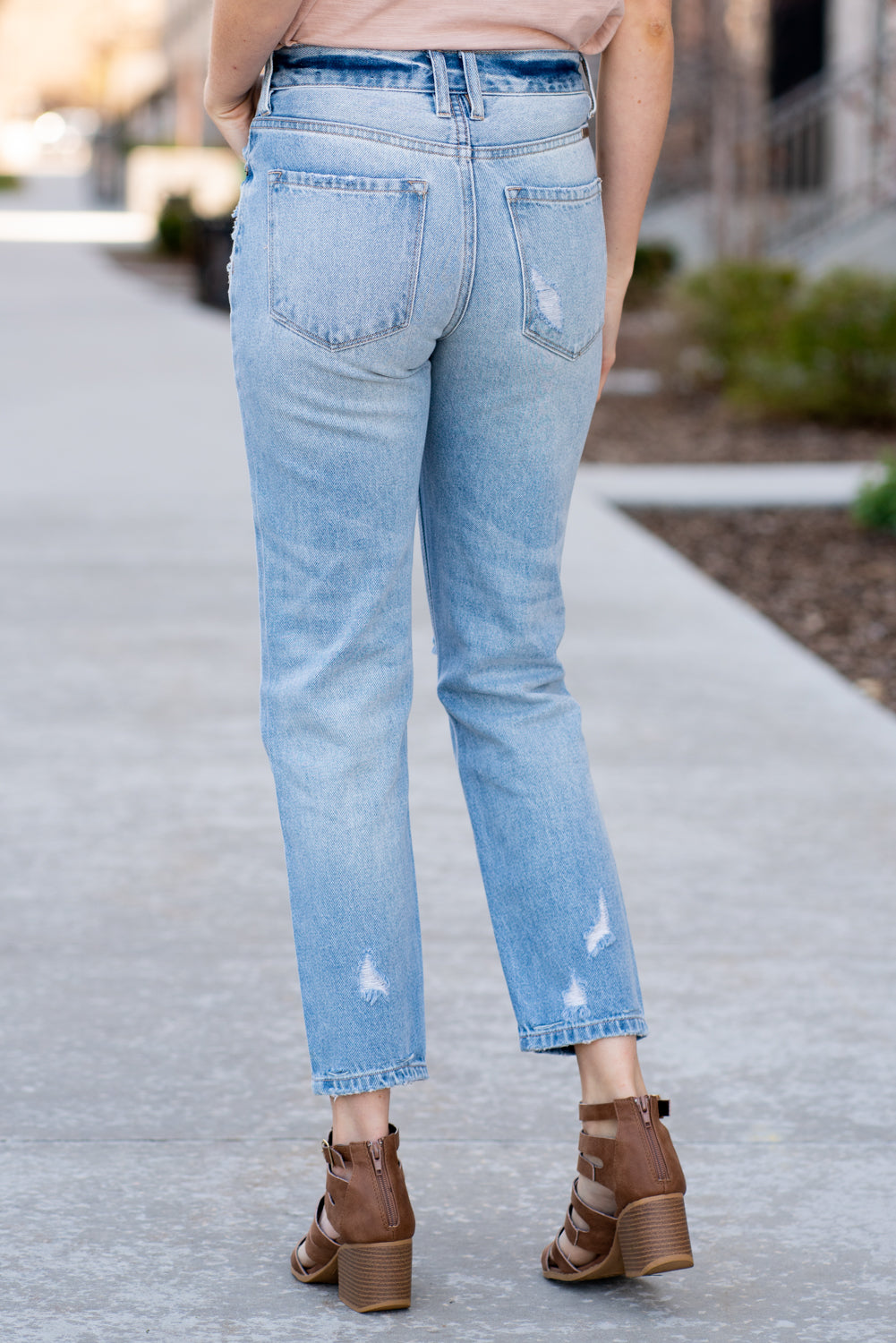 KanCan Jeans Collection: Spring 2021 Color: Medium Blue Wash Cut: Straight Fit, 30" Inseam Rise: High-Rise, 10" Front Rise 99% COTTON/ 1% SPANDEX Fly: Zipper Style #: KC7178M Contact us for any additional measurements or sizing.