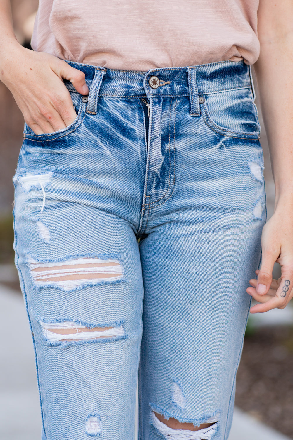 KanCan Jeans Collection: Spring 2021 Color: Medium Blue Wash Cut: Straight Fit, 30" Inseam Rise: High-Rise, 10" Front Rise 99% COTTON/ 1% SPANDEX Fly: Zipper Style #: KC7178M Contact us for any additional measurements or sizing.