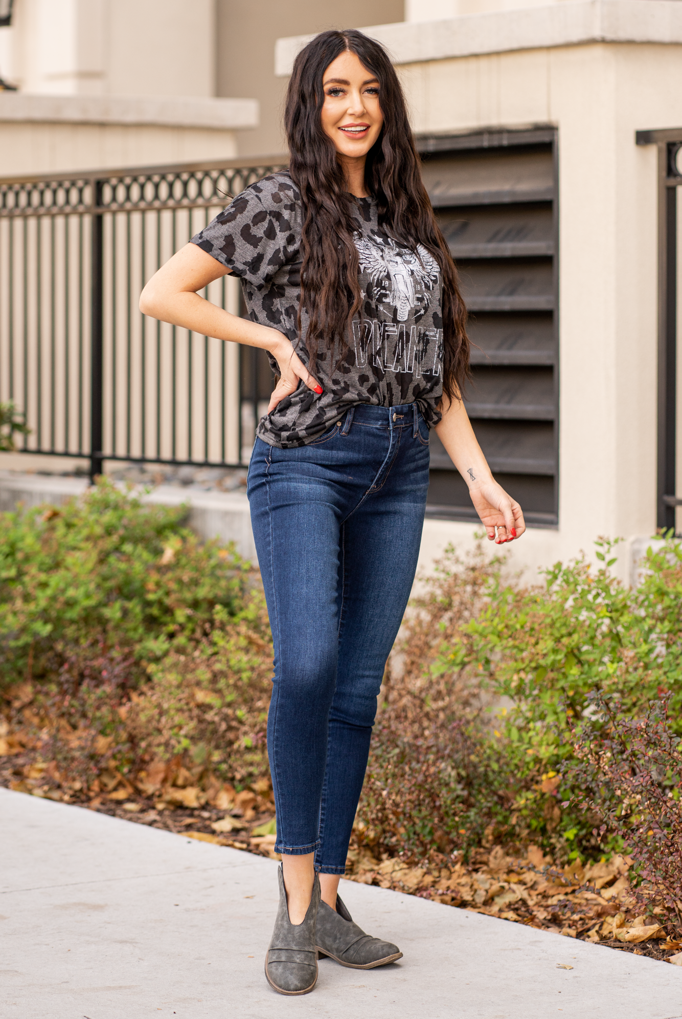 KanCan Jeans Collection: Core Style Color: Dark Wash Cut: Ankle Skinny, 27.5" Inseam Rise: High-Rise, 9.5" Front Rise 64% COTTON, 24% POLYESTER, 10% RAYON, 2% SPANDEX Fly: Zipper Style #: KC7312D Contact us for any additional measurements or sizing.