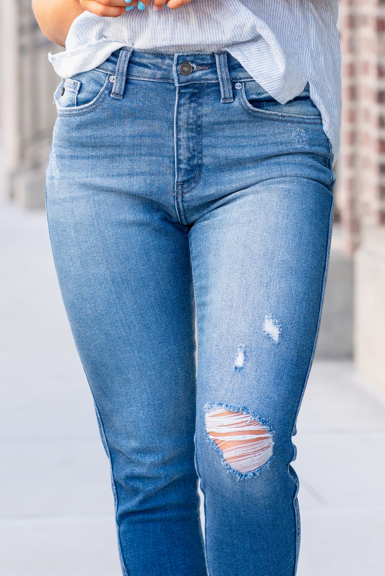 KanCan Jeans Color: Medium Blue Cut: Skinny, 27" Inseam* Rise: High-Rise, 10" Front Rise* COTTON 94% POLYESTER 5% SPANDEX 1% Stitching: Classic Fly: Zipper Style #: KC9256M Contact us for any additional measurements or sizing. *Measured on the smallest size, measurements may vary by size.