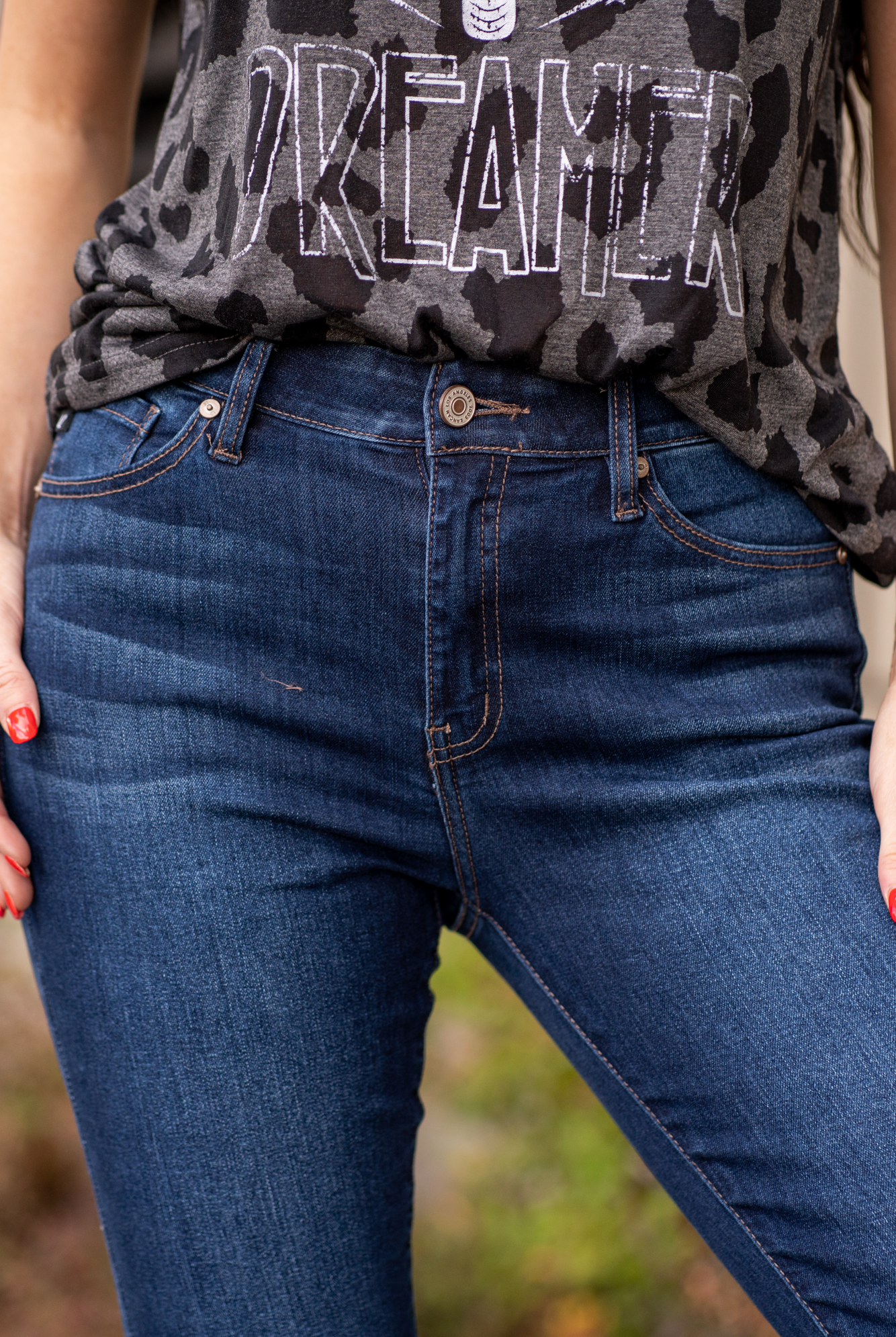 KanCan Jeans Collection: Core Style Color: Dark Wash Cut: Ankle Skinny, 27.5" Inseam Rise: High-Rise, 9.5" Front Rise 64% COTTON, 24% POLYESTER, 10% RAYON, 2% SPANDEX Fly: Zipper Style #: KC7312D Contact us for any additional measurements or sizing.