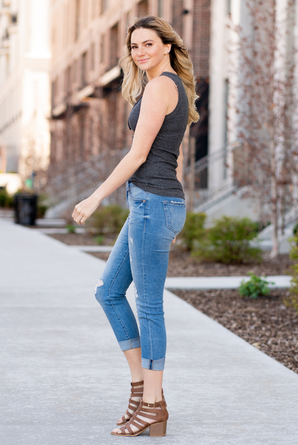 KanCan Jeans Collection: Spring 2021 Color: Medium Wash Mid Rise Cuffed Skinny Capris Cut: Skinny Capris, 23" Inseam Rise: Mid-Rise, 8.5" Front Rise COTTON 64% POLYESTER 24% RAYON 10% SPANDEX 2% Stitching: Classic Fly: Zipper Fly Style #: KC5015LY Contact us for any additional measurements or sizing.