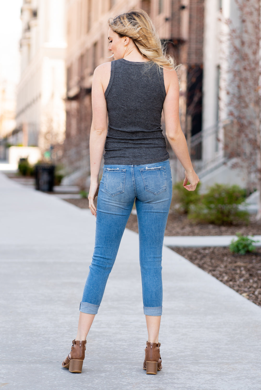 KanCan Jeans Collection: Spring 2021 Color: Medium Wash Mid Rise Cuffed Skinny Capris Cut: Skinny Capris, 23" Inseam Rise: Mid-Rise, 8.5" Front Rise COTTON 64% POLYESTER 24% RAYON 10% SPANDEX 2% Stitching: Classic Fly: Zipper Fly Style #: KC5015LY Contact us for any additional measurements or sizing.