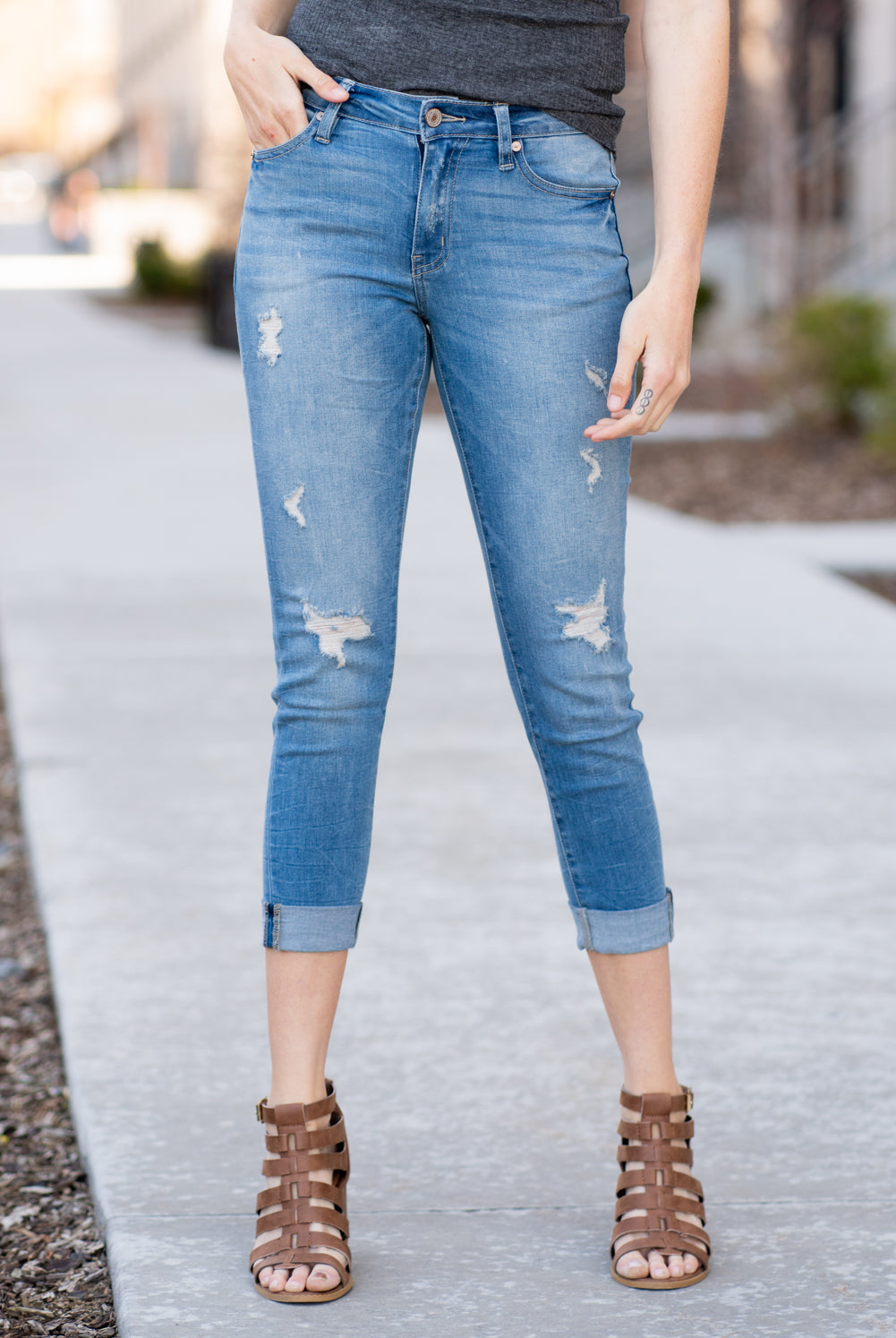 KanCan Jeans Collection: Spring 2021 Color: Medium Wash Mid Rise Cuffed Skinny Capris Cut: Skinny Capris, 23" Inseam Rise: Mid-Rise, 8.5" Front Rise COTTON 64% POLYESTER 24% RAYON 10% SPANDEX 2% Stitching: Classic Fly: Zipper Fly Style #: KC5015LY Contact us for any additional measurements or sizing.