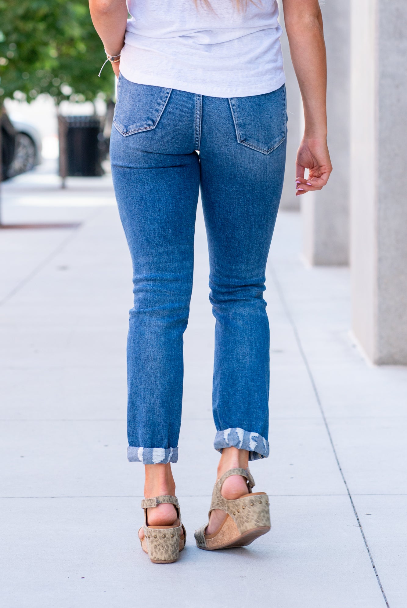 Vervet Flying Monkey Jeans These high-waisted straight-leg jeans have a soft stretch material that will feel so comfortable. Straight legs and distressed detail with the classic 5-pocket design and cuffed hem. Color: Medium Blue Wash Cut: Straight, 26* Rise: High-Rise, 11" Front Rise* Material: 90.5% COTTON, 7.5% POLYESTER, 2% SPANDEX Machine Wash Separately In Cold Water Stitching: Classic Fly: Zip Fly Style #: V2218-MD