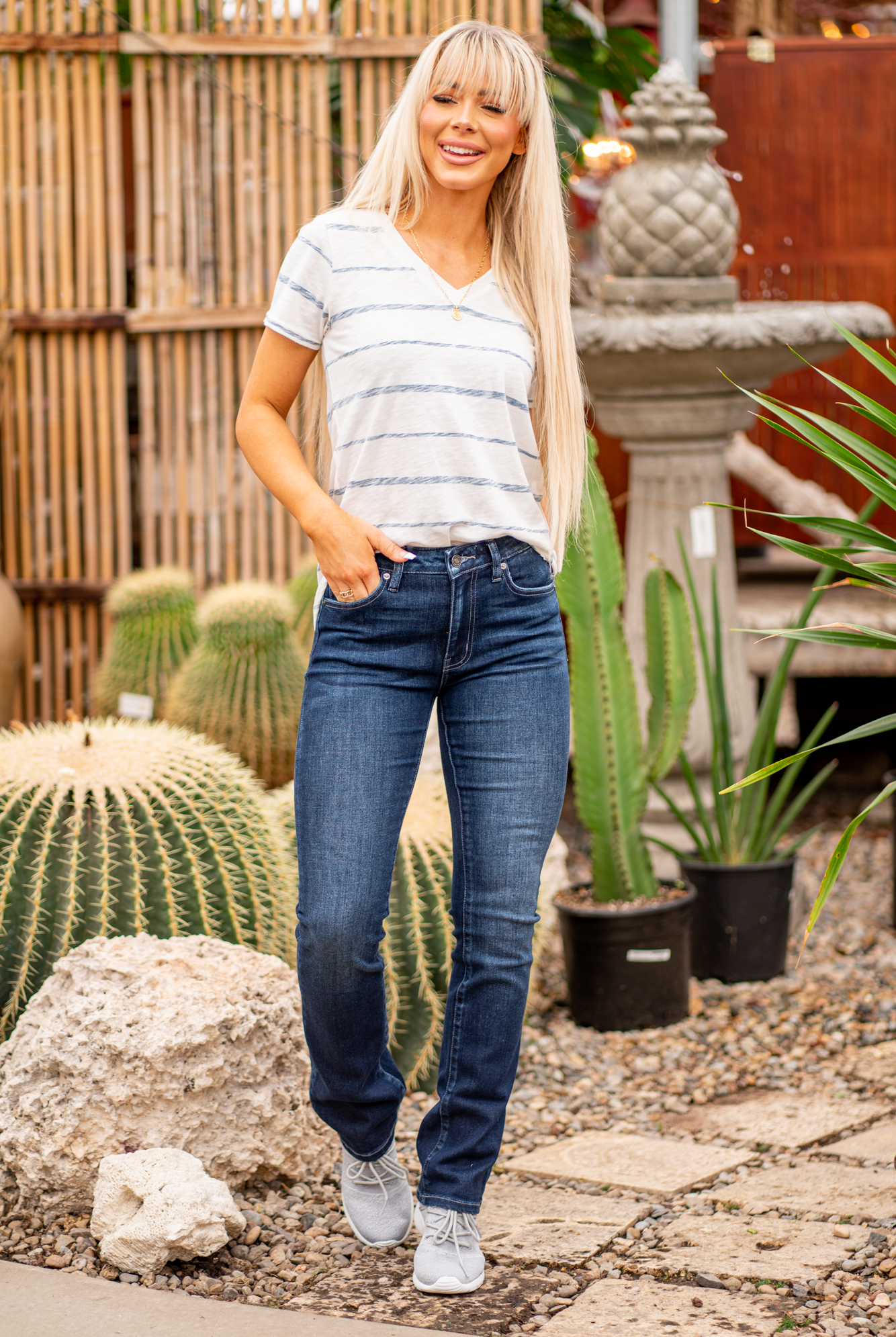 KanCan Jeans KanCan Stretch Level: Stretchy Color: Dark Blue Cut: Boot Cut, 32" Inseam* Rise: High-Rise, 10" Front Rise* 68% COTTON, 30% POLYESTER, 2%SPANDEX Stitching: Classic Fly: Zipper Style #: KC8683D Contact us for any additional measurements or sizing. *Measured on the smallest size, measurements may vary by size.