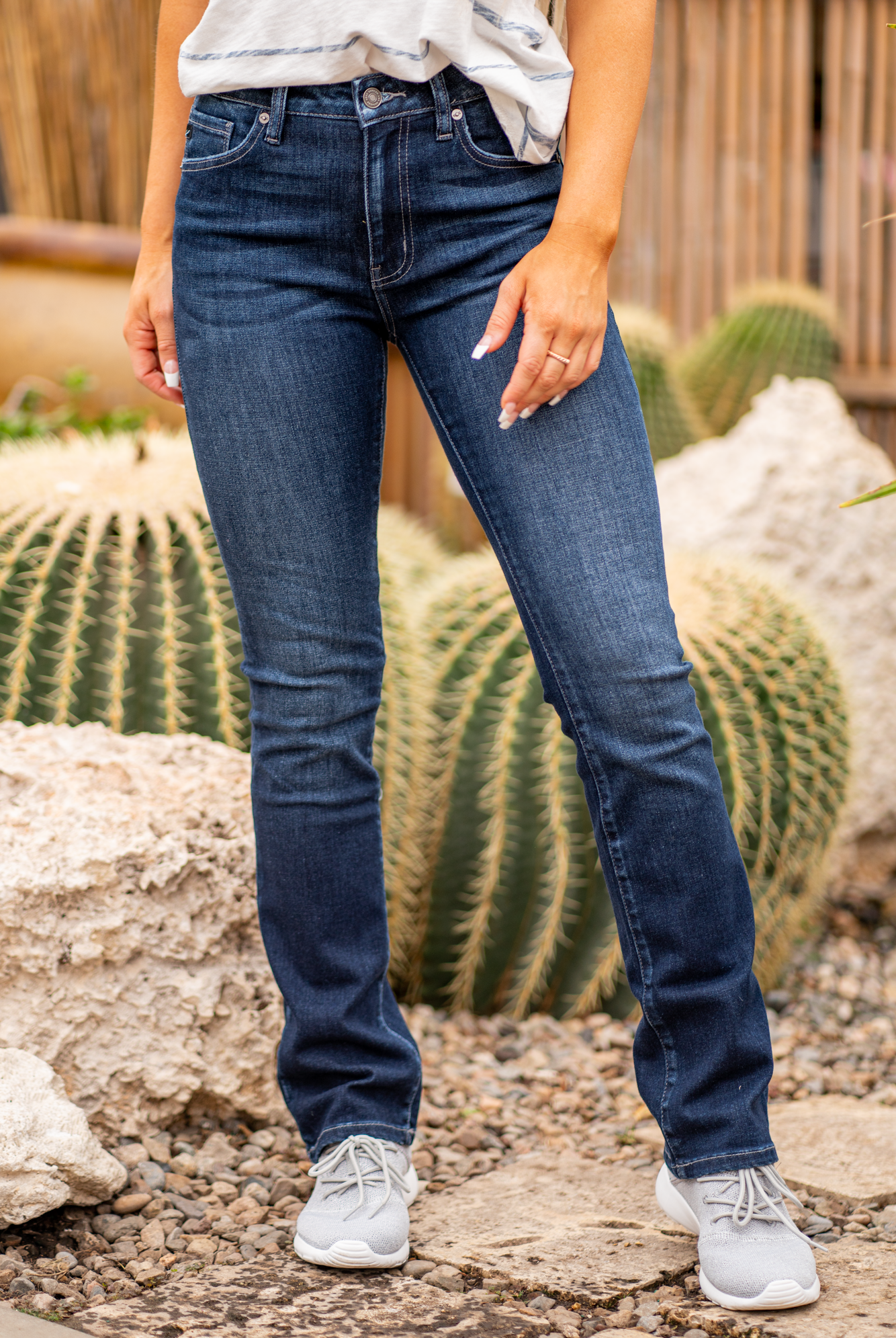 KanCan Jeans KanCan Stretch Level: Stretchy Color: Dark Blue Cut: Boot Cut, 32" Inseam* Rise: High-Rise, 10" Front Rise* 68% COTTON, 30% POLYESTER, 2%SPANDEX Stitching: Classic Fly: Zipper Style #: KC8683D Contact us for any additional measurements or sizing. *Measured on the smallest size, measurements may vary by size.