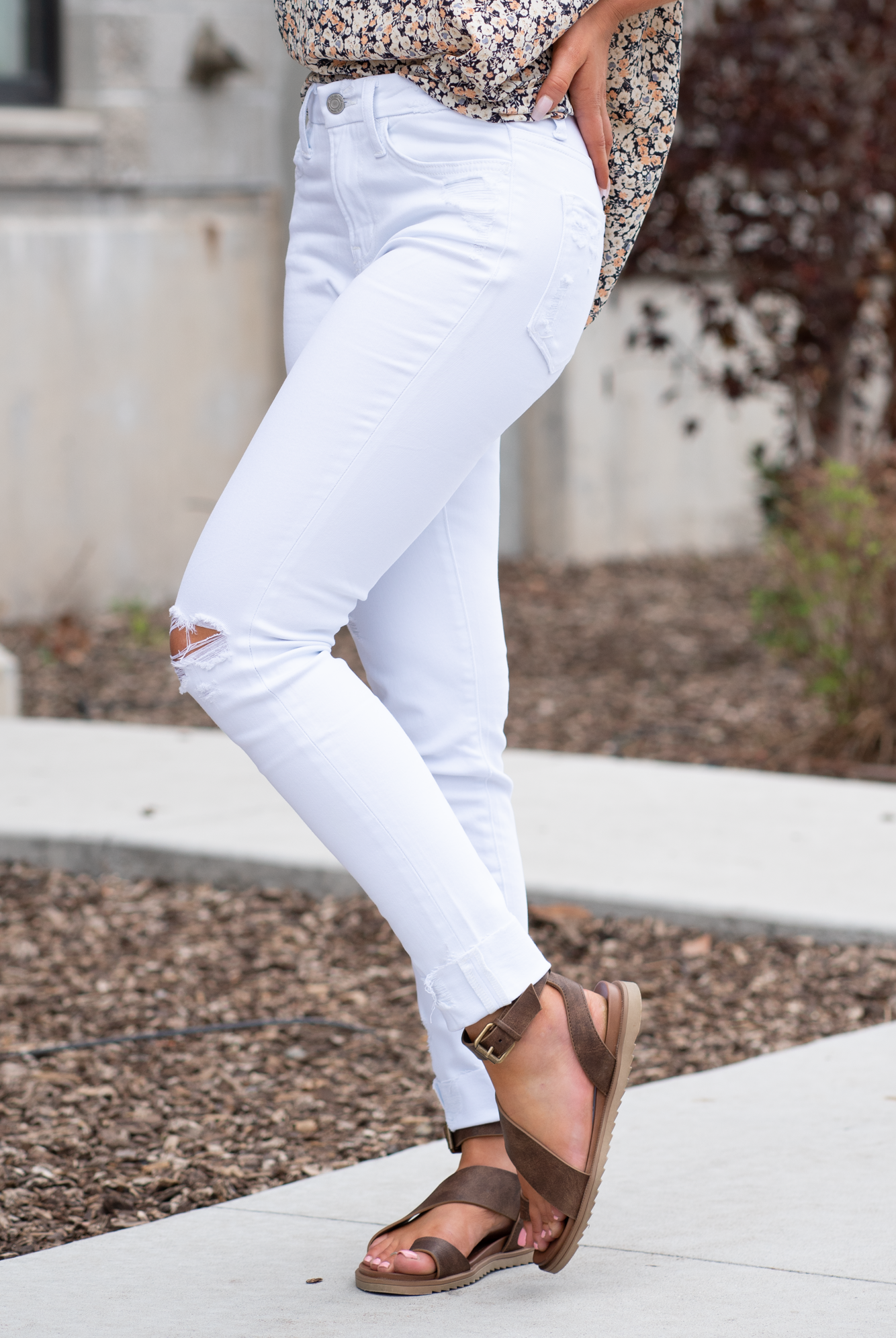 VERVET by Flying Monkey Jeans Skinny, 27" Inseam* Distressed Legs Rise: High Rise, 10" Front Rise* 98% Cotton, 2% Spandex Machine Wash Separately In Cold Water Stitching: Classic Fly: Zipper Style #: V2615 Contact us for any additional measurements or sizing. *Measured on the smallest size, measurements may vary by size.