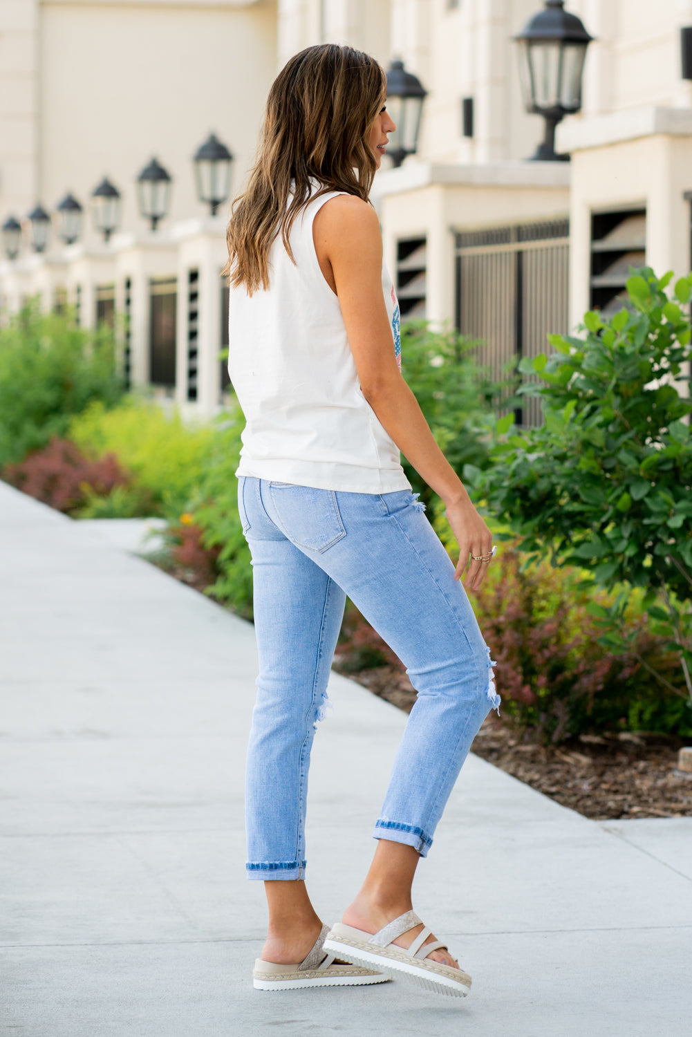 Zutter Collection: Spring 2021 Color: Ivory Neckline: Round Sleeve: No Sleeve Relaxed Fit Material: COTTON 100% Style #: F432-1620 Contact us for any additional measurements or sizing.