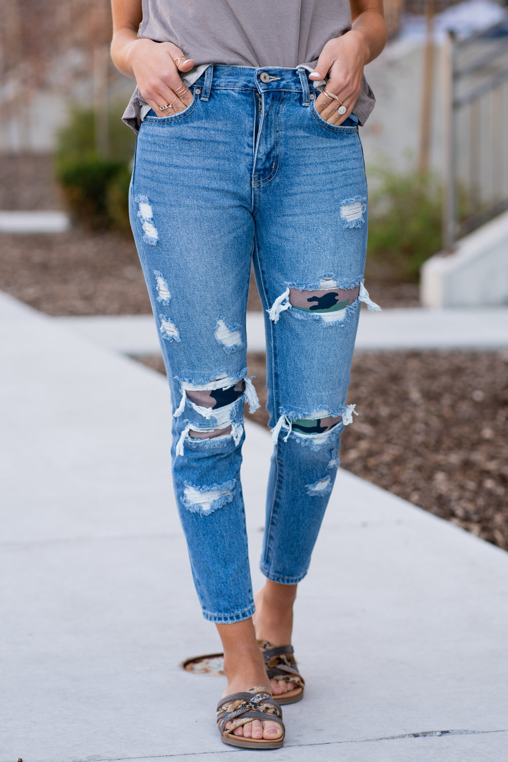 KanCan Jeans These 100% cotton mom jeans will become your go to! With no spandex, these jeans will mold to your body shape and feel amazing. Pair with heels or tennies, you cant go wrong with a high rise straight like these. Collection: Spring 2021 Color: Medium Blue Wash Cut: Straight Fit, 27" Inseam Rise: High-Rise, 11" Front Rise 100% Cotton Fly: Zipper Style #: KC7859M Contact us for additional questions about size or fit.