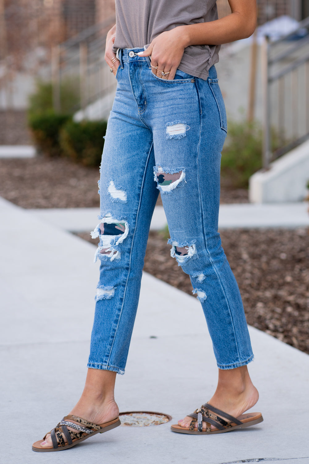 KanCan Jeans These 100% cotton mom jeans will become your go to! With no spandex, these jeans will mold to your body shape and feel amazing. Pair with heels or tennies, you cant go wrong with a high rise straight like these. Collection: Spring 2021 Color: Medium Blue Wash Cut: Straight Fit, 27" Inseam Rise: High-Rise, 11" Front Rise 100% Cotton Fly: Zipper Style #: KC7859M Contact us for additional questions about size or fit.