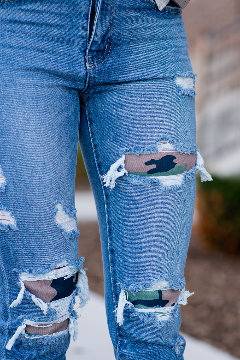 KanCan Jeans These 100% cotton mom jeans will become your go to! With no spandex, these jeans will mold to your body shape and feel amazing. Pair with heels or tennies, you cant go wrong with a high rise straight like these. Collection: Spring 2021 Color: Medium Blue Wash Cut: Straight Fit, 27" Inseam Rise: High-Rise, 11" Front Rise 100% Cotton Fly: Zipper Style #: KC7859M Contact us for additional questions about size or fit.