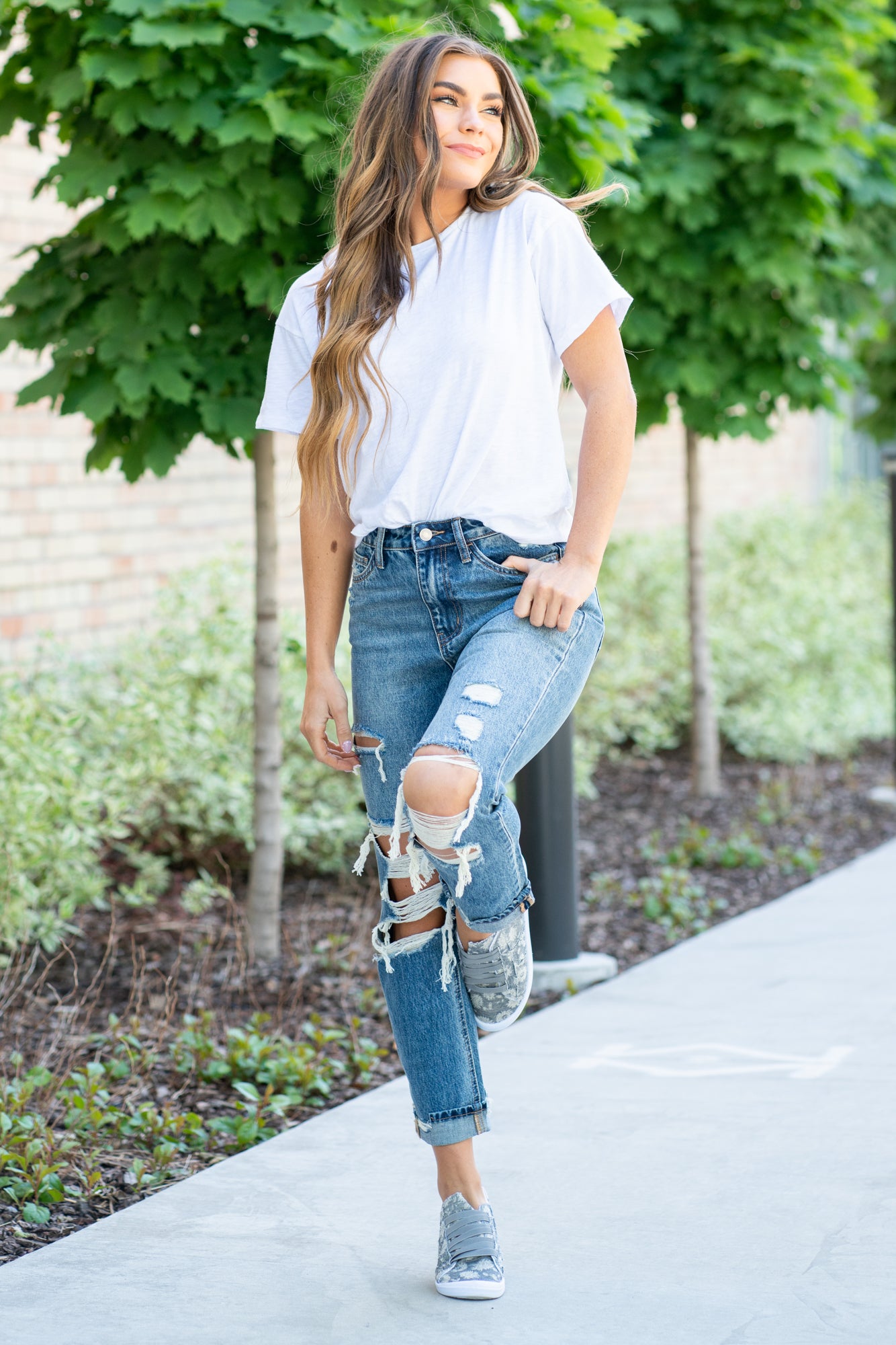 VERVET by Flying Monkey Jeans These comfortable stretchy mom jeans have a slouchy fit, slight distressing, relaxed legs and a high waist. Mom Fit, 26" Inseam* Rise: High Rise, 11" Front Rise* 100% COTTON Machine Wash Separately In Cold Water Stitching: Classic Fly: Zipper Fly Style #: V2148 Contact us for any additional measurements or sizing. *Measured on the smallest size, measurements may vary by size.