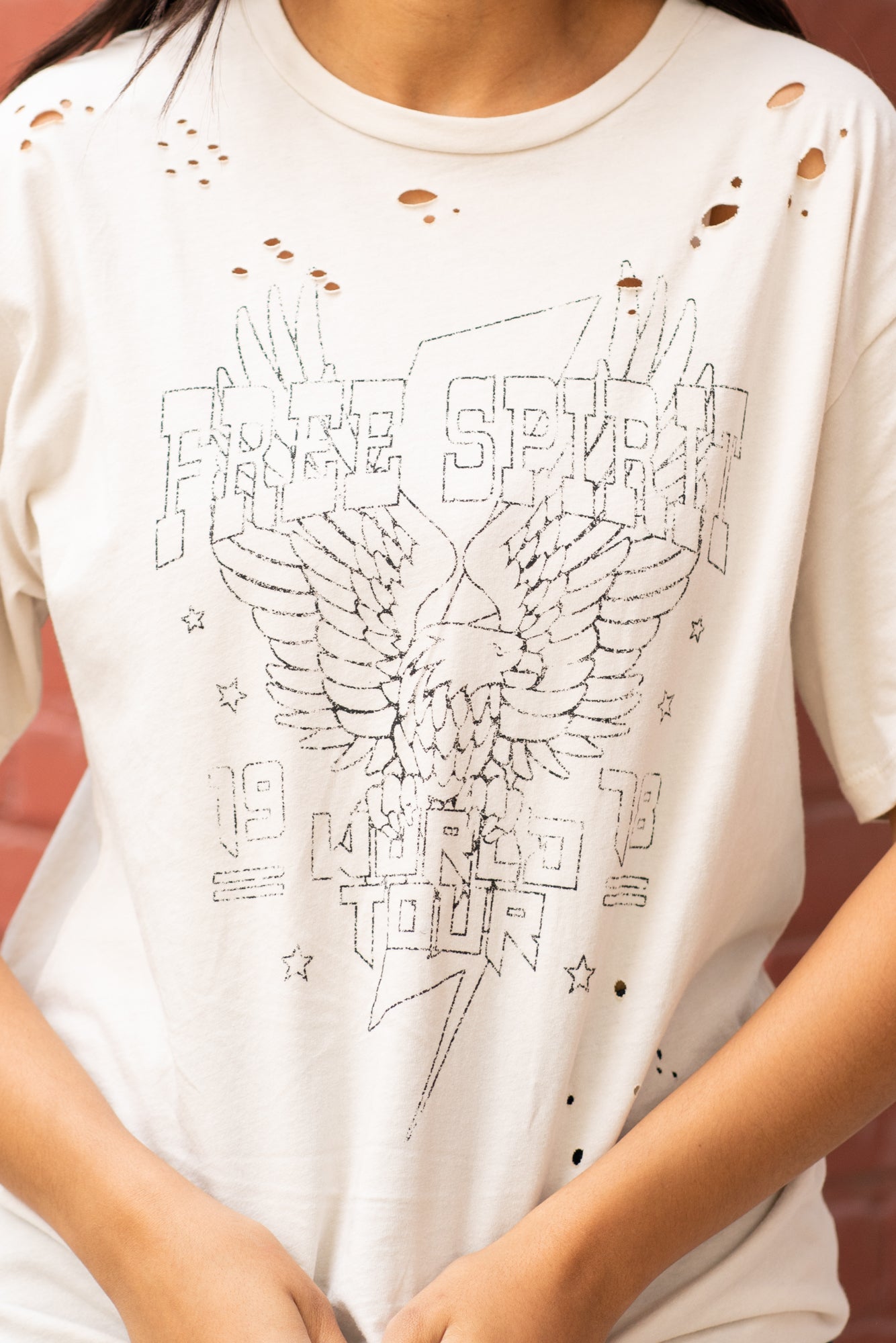 Zutter Color: Kahki Neckline: Round Sleeve: Short Sleeve Relaxed Fit, Distressed Material: 100% cotton Style #: F525-8043 Contact us for any additional measurements or sizing.