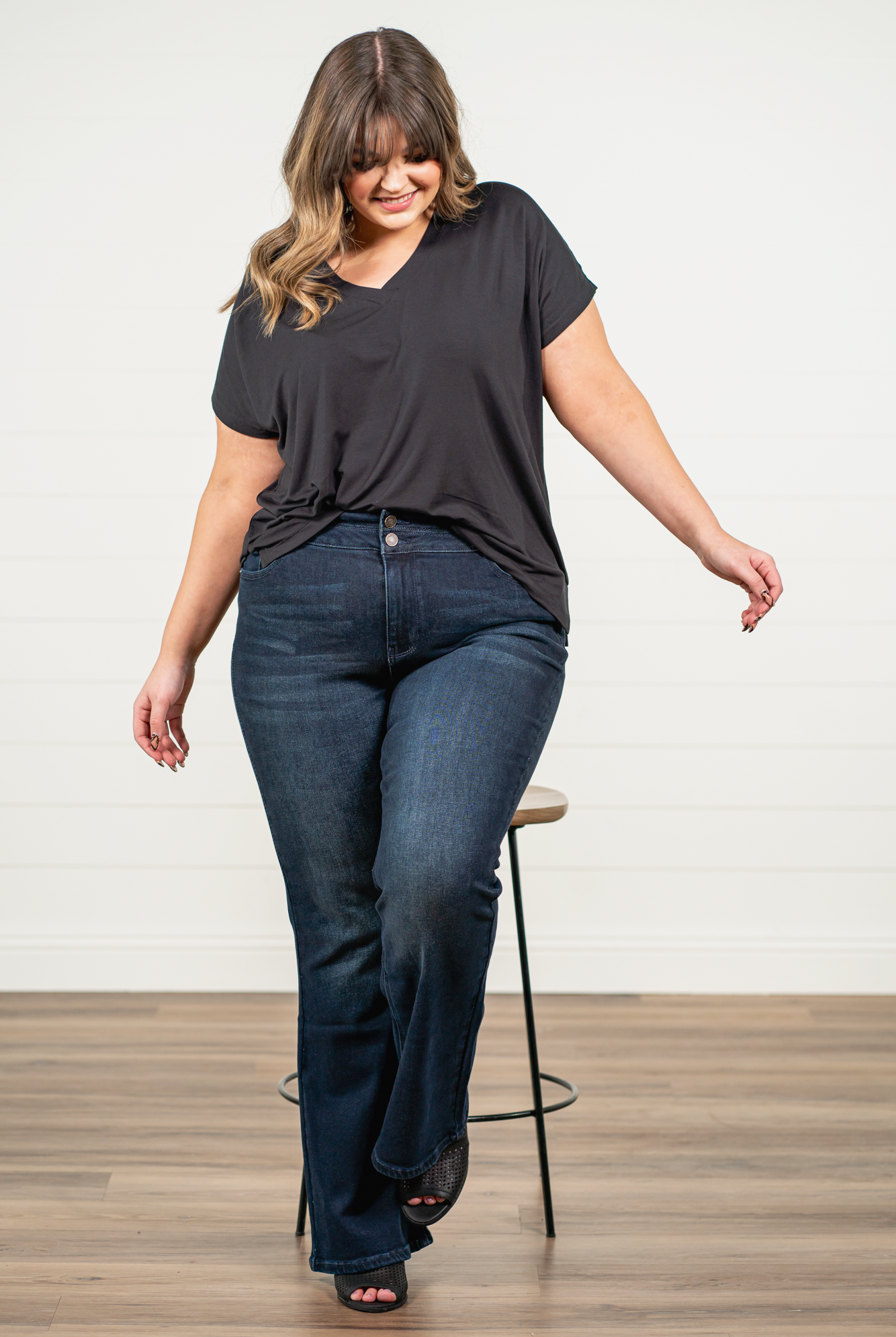 KanCan Jeans KanCan Plus Size Guide: XL-16 2XL-18 3XL-20 Color: Dark Wash Cut: Flare Cut, 34" Inseam* Rise: High-Rise, 10.5" Front Rise* Material: 94% Cotton 4% Polyester2% Spandex Detail: Whisker Wash Fly: Zipper Fly with Double Button Closure Style #: KC7123D-P Contact us for any additional measurements or sizing. *Measured on the smallest size, measurements may vary by size.