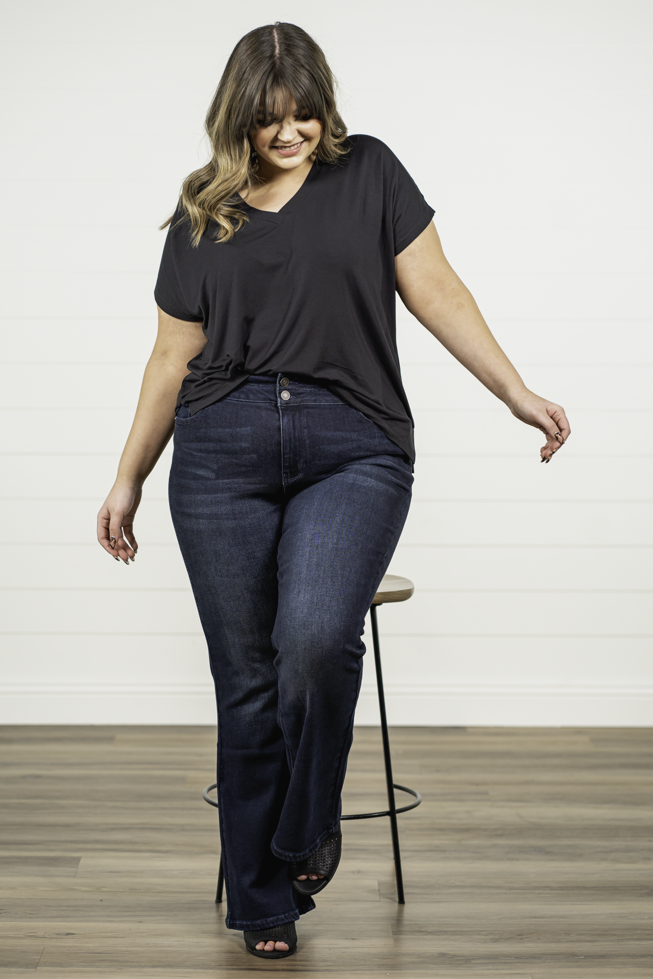KanCan Jeans KanCan Plus Size Guide: XL-16 2XL-18 3XL-20 Color: Dark Wash Cut: Flare Cut, 34" Inseam* Rise: High-Rise, 10.5" Front Rise* Material: 94% Cotton 4% Polyester2% Spandex Detail: Whisker Wash Fly: Zipper Fly with Double Button Closure Style #: KC7123D-P Contact us for any additional measurements or sizing. *Measured on the smallest size, measurements may vary by size.