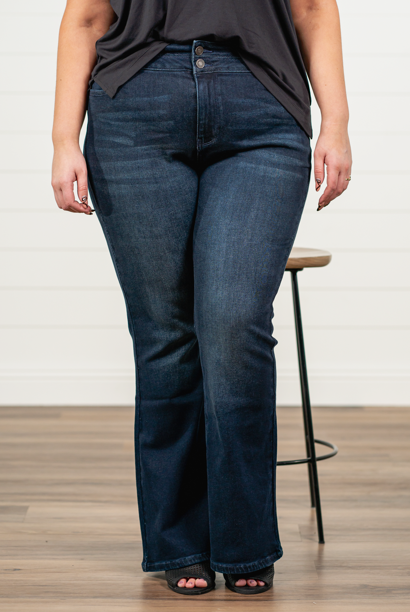 KanCan Jeans KanCan Plus Size Guide: XL-16 2XL-18 3XL-20 Color: Dark Wash Cut: Flare Cut, 34" Inseam* Rise: High-Rise, 10.5" Front Rise* Material: 94% Cotton 4% Polyester2% Spandex Detail: Whisker Wash Fly: Zipper Fly with Double Button Closure Style #: KC7123D-P Contact us for any additional measurements or sizing. *Measured on the smallest size, measurements may vary by size.