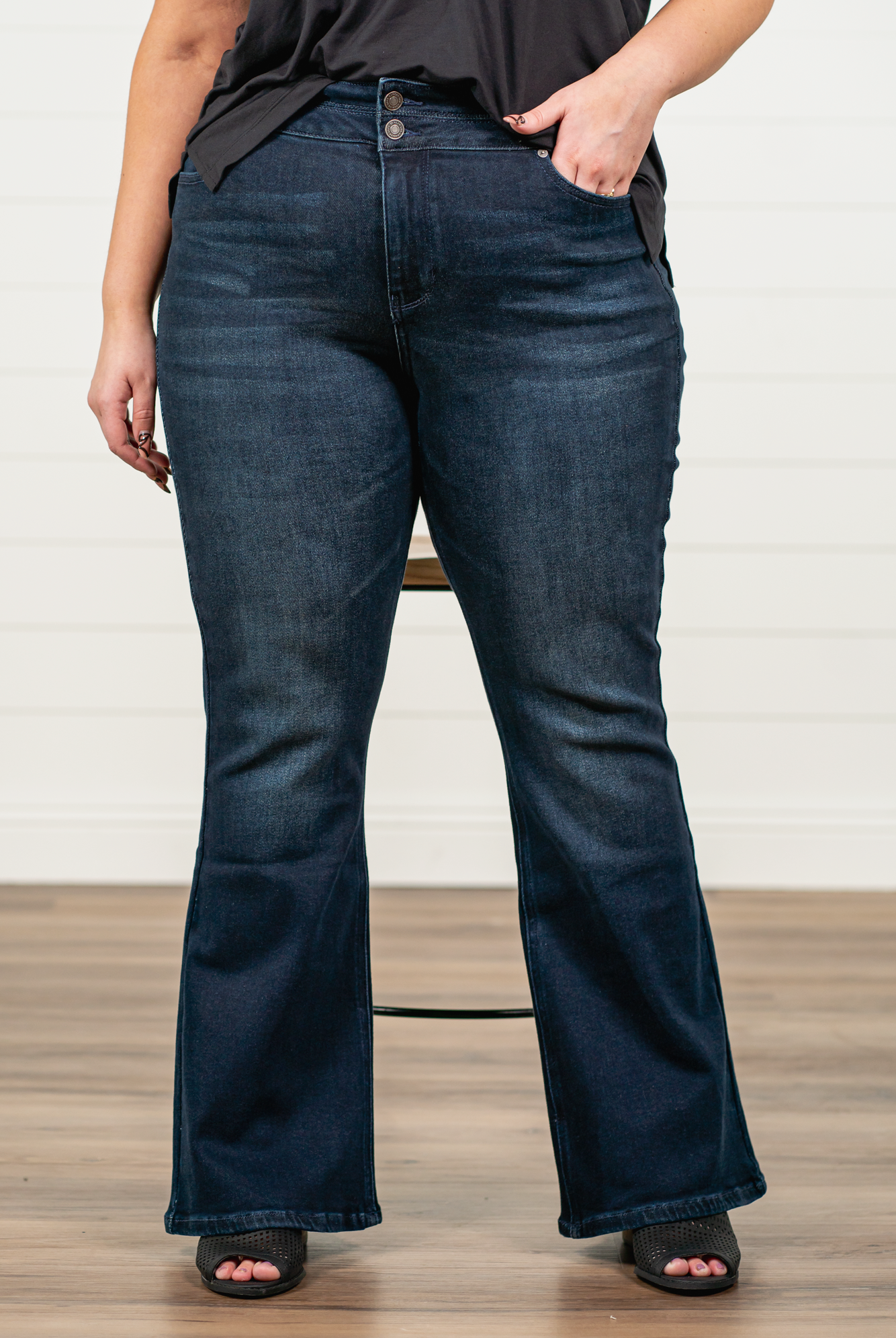 KanCan Jeans KanCan Plus Size Guide: XL-16 2XL-18 3XL-20 Color: Dark Wash Cut: Flare Cut, 34" Inseam* Rise: High-Rise, 10.5" Front Rise* Material: 94% Cotton 4% Polyester2% Spandex Detail: Whisker Wash Fly: Zipper Fly with Double Button Closure Style #: KC7123D-P Contact us for any additional measurements or sizing. *Measured on the smallest size, measurements may vary by size.
