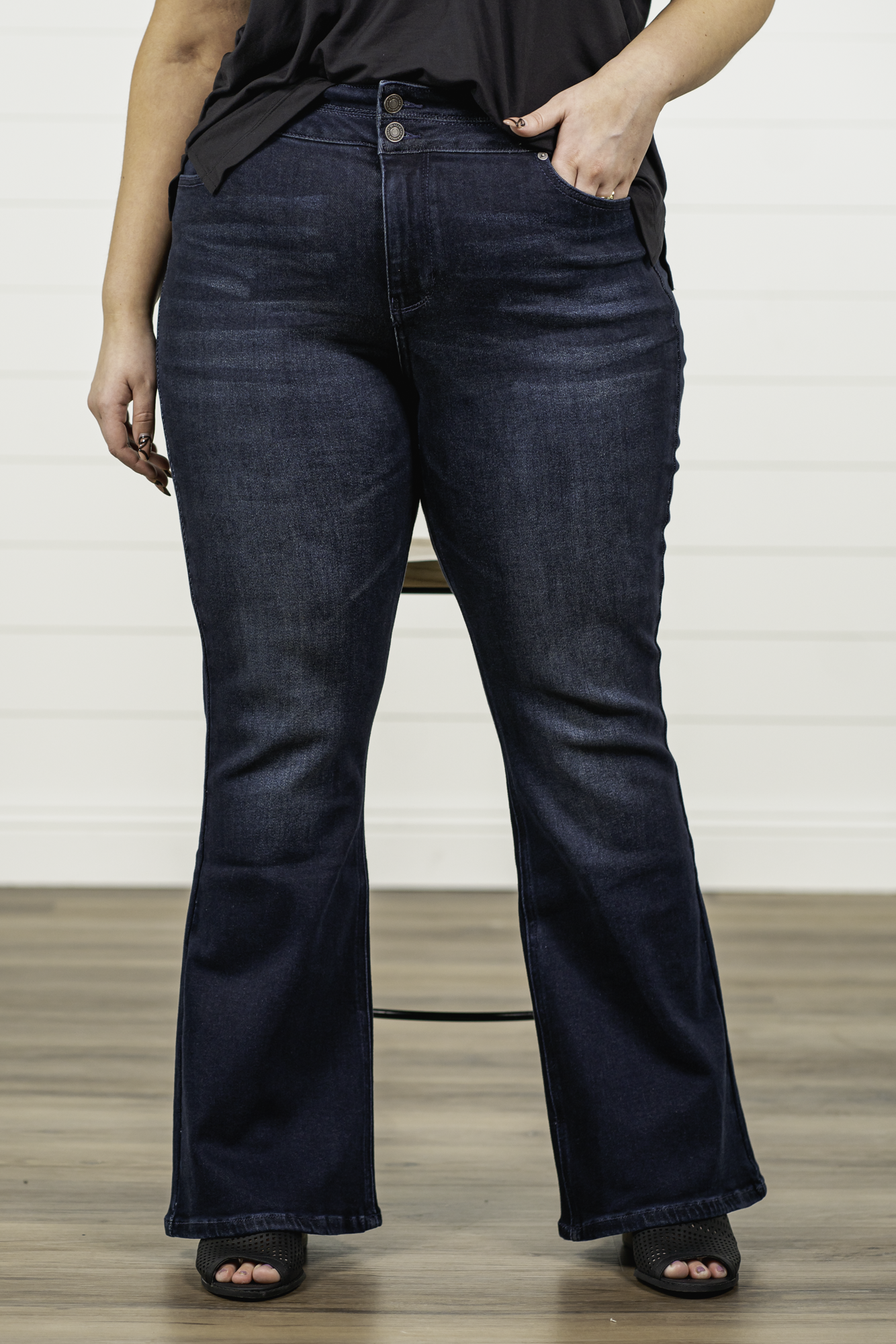 KanCan Jeans KanCan Plus Size Guide: XL-16 2XL-18 3XL-20 Color: Dark Wash Cut: Flare Cut, 34" Inseam* Rise: High-Rise, 10.5" Front Rise* Material: 94% Cotton 4% Polyester2% Spandex Detail: Whisker Wash Fly: Zipper Fly with Double Button Closure Style #: KC7123D-P Contact us for any additional measurements or sizing. *Measured on the smallest size, measurements may vary by size.