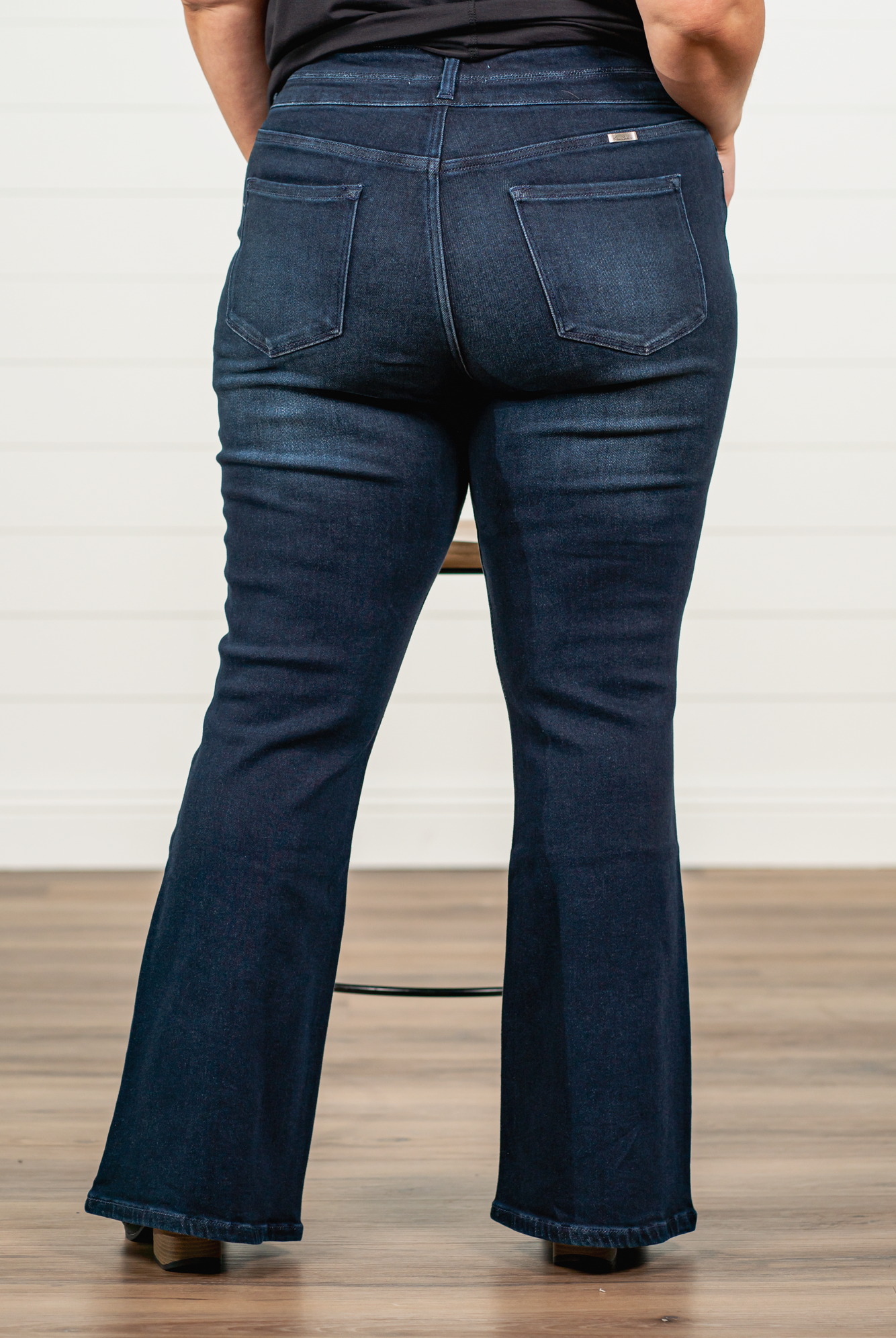 KanCan Jeans KanCan Plus Size Guide: XL-16 2XL-18 3XL-20 Color: Dark Wash Cut: Flare Cut, 34" Inseam* Rise: High-Rise, 10.5" Front Rise* Material: 94% Cotton 4% Polyester2% Spandex Detail: Whisker Wash Fly: Zipper Fly with Double Button Closure Style #: KC7123D-P Contact us for any additional measurements or sizing. *Measured on the smallest size, measurements may vary by size.