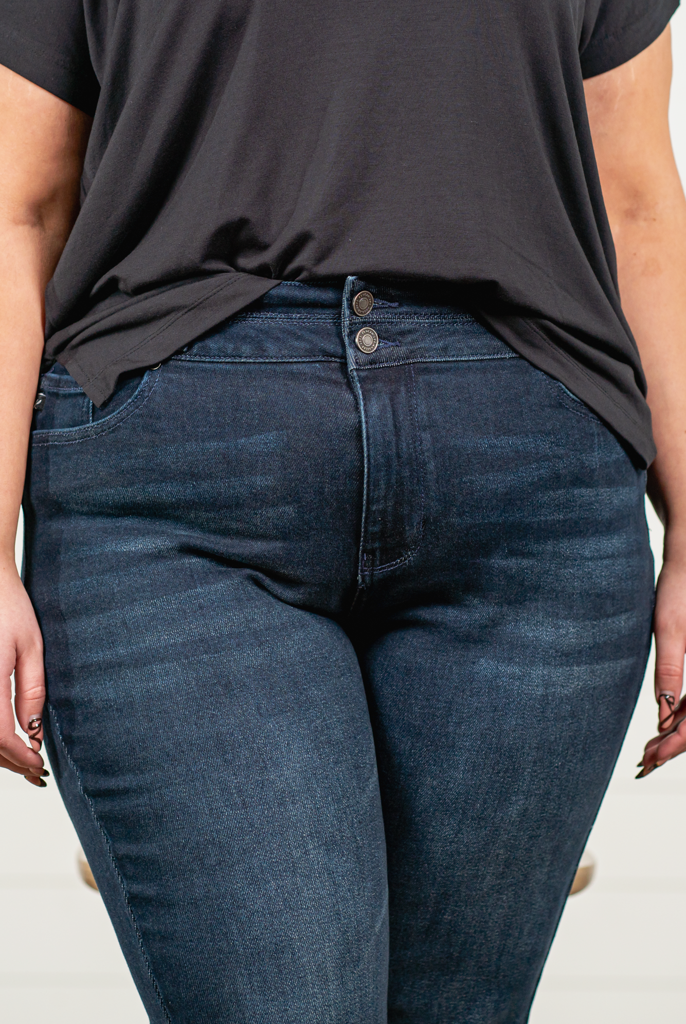 KanCan Jeans KanCan Plus Size Guide: XL-16 2XL-18 3XL-20 Color: Dark Wash Cut: Flare Cut, 34" Inseam* Rise: High-Rise, 10.5" Front Rise* Material: 94% Cotton 4% Polyester2% Spandex Detail: Whisker Wash Fly: Zipper Fly with Double Button Closure Style #: KC7123D-P Contact us for any additional measurements or sizing. *Measured on the smallest size, measurements may vary by size.