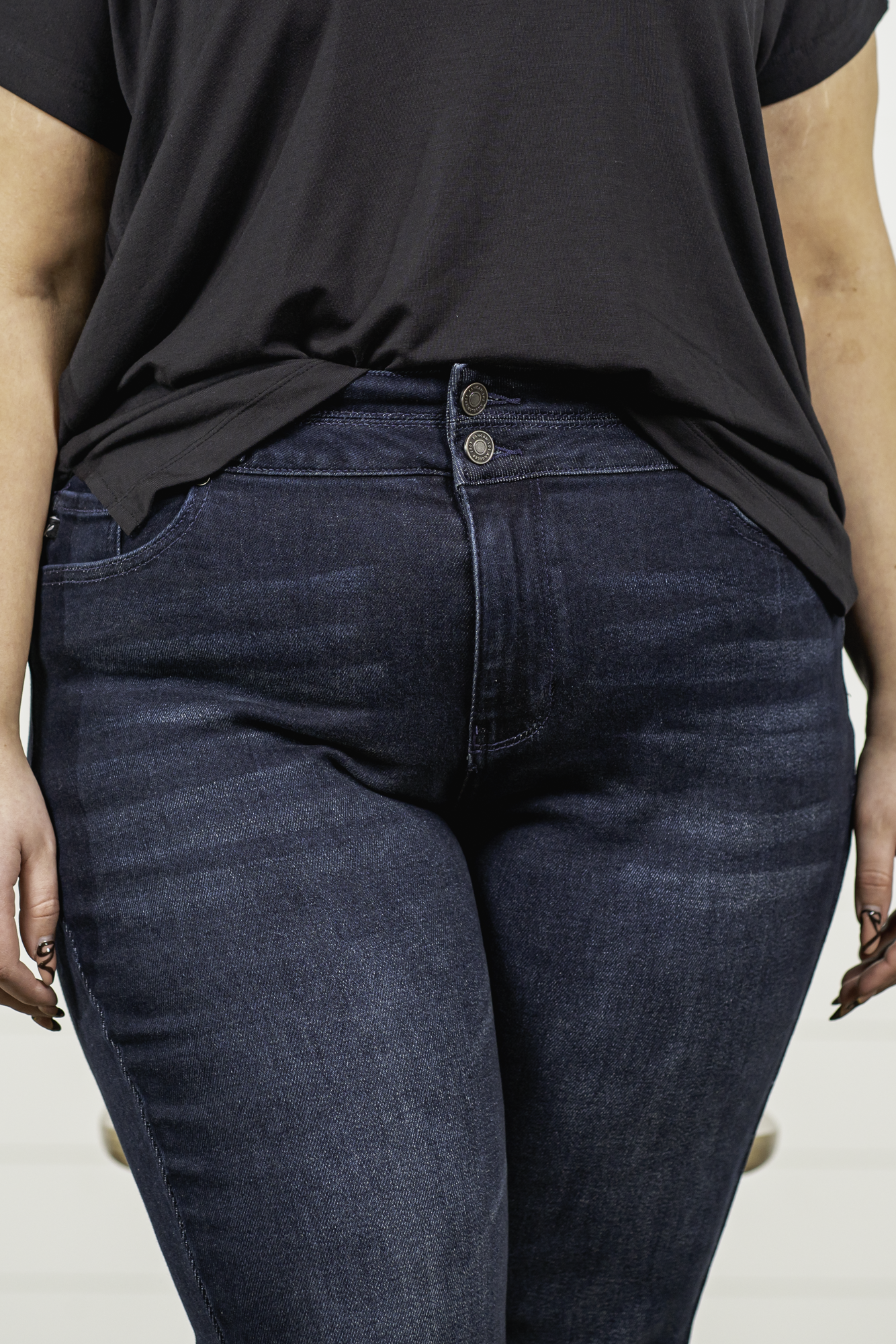 KanCan Jeans KanCan Plus Size Guide: XL-16 2XL-18 3XL-20 Color: Dark Wash Cut: Flare Cut, 34" Inseam* Rise: High-Rise, 10.5" Front Rise* Material: 94% Cotton 4% Polyester2% Spandex Detail: Whisker Wash Fly: Zipper Fly with Double Button Closure Style #: KC7123D-P Contact us for any additional measurements or sizing. *Measured on the smallest size, measurements may vary by size.