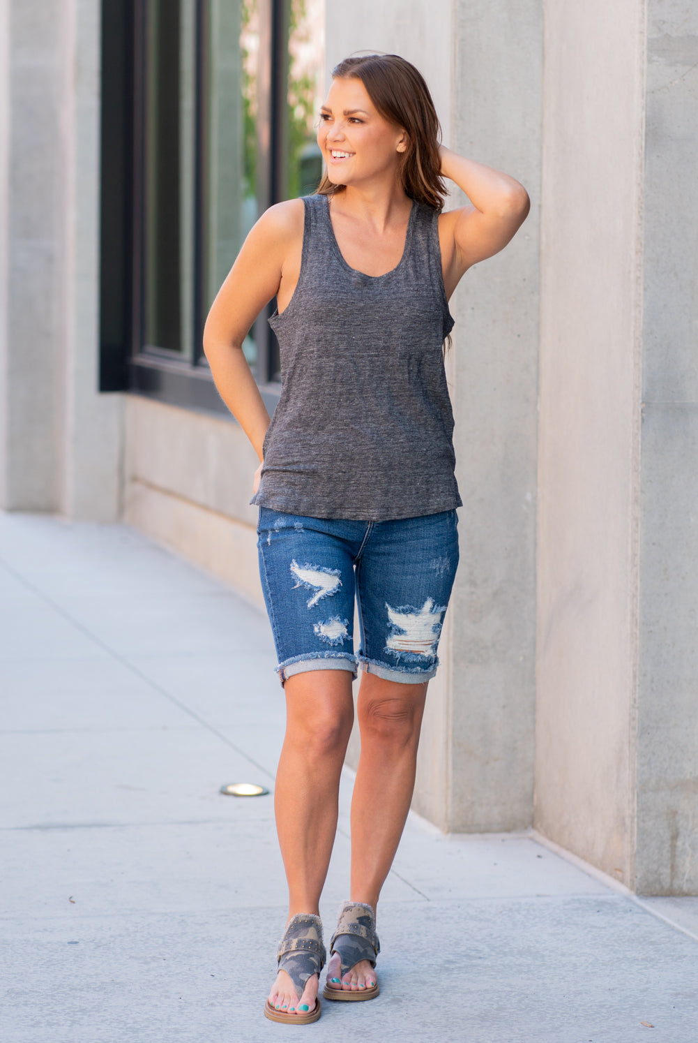 Thread & Supply This classic burnout tank is perfect to throw on with any of your favorite bottoms! Super comfy and relaxed fit, featuring a scoop neck and small front pocket detail. Color: Graphite Black Neckline: Wide Sleeve: Sleeveless Pocket Tee 100% Linen Style #: T1298LKTS-BK072 Contact us for any additional measurements or sizing.