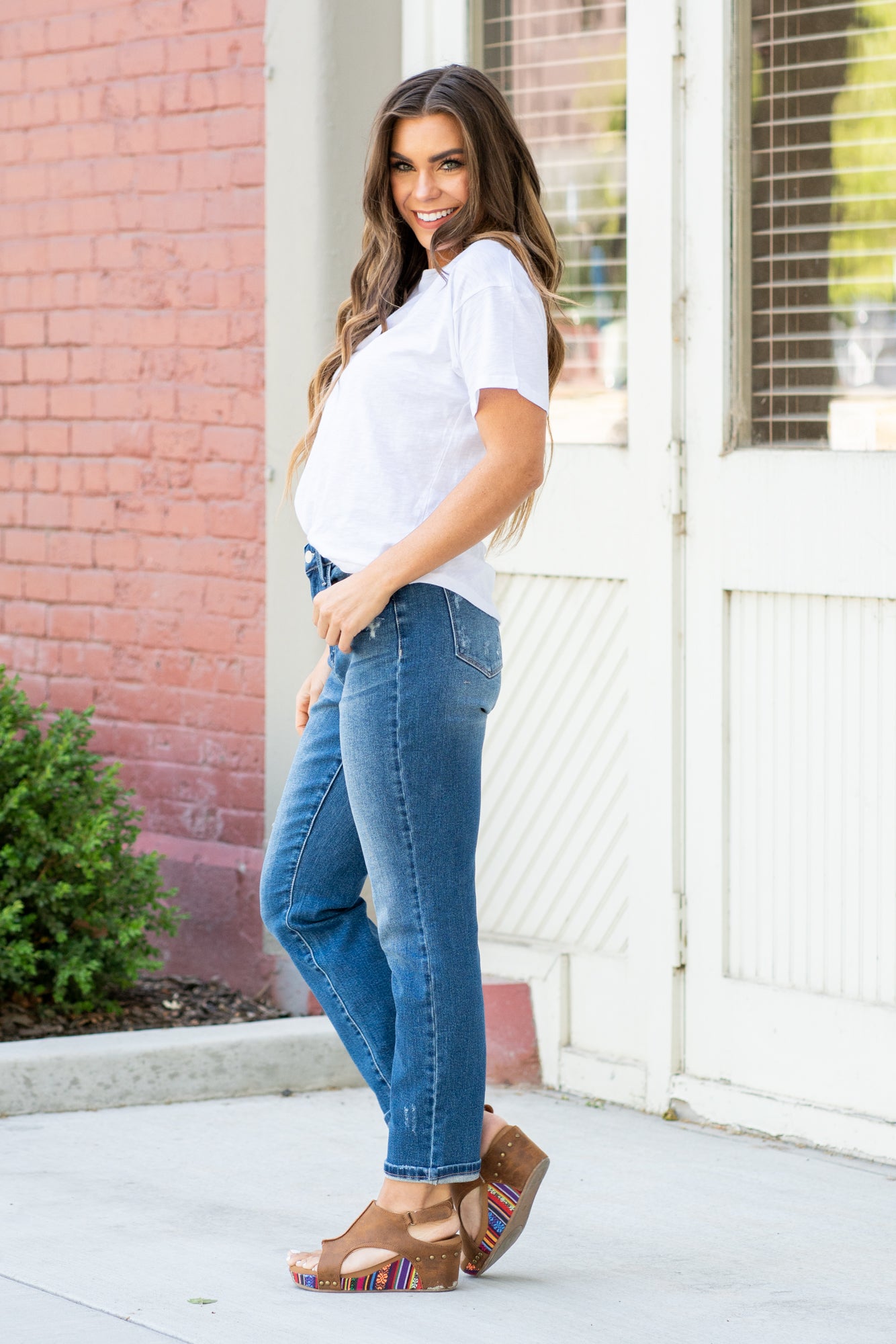 Judy Blue Don't be afraid to wear high-waisted jeans, especially these straight fits. With a medium blue wash and a rainbow embroidered detail, these will be new favorites! Color: Medium Blue Cut: Skinny, 27" Inseam* Rise: High Rise, 10.75" Front Rise* Machine Wash Separately In Cold Water Stitching: Classic Material: 94% COTTON,5% POLYESTER,1% SPANDEX Fly: Zipper Style #: JB88438 , 88438