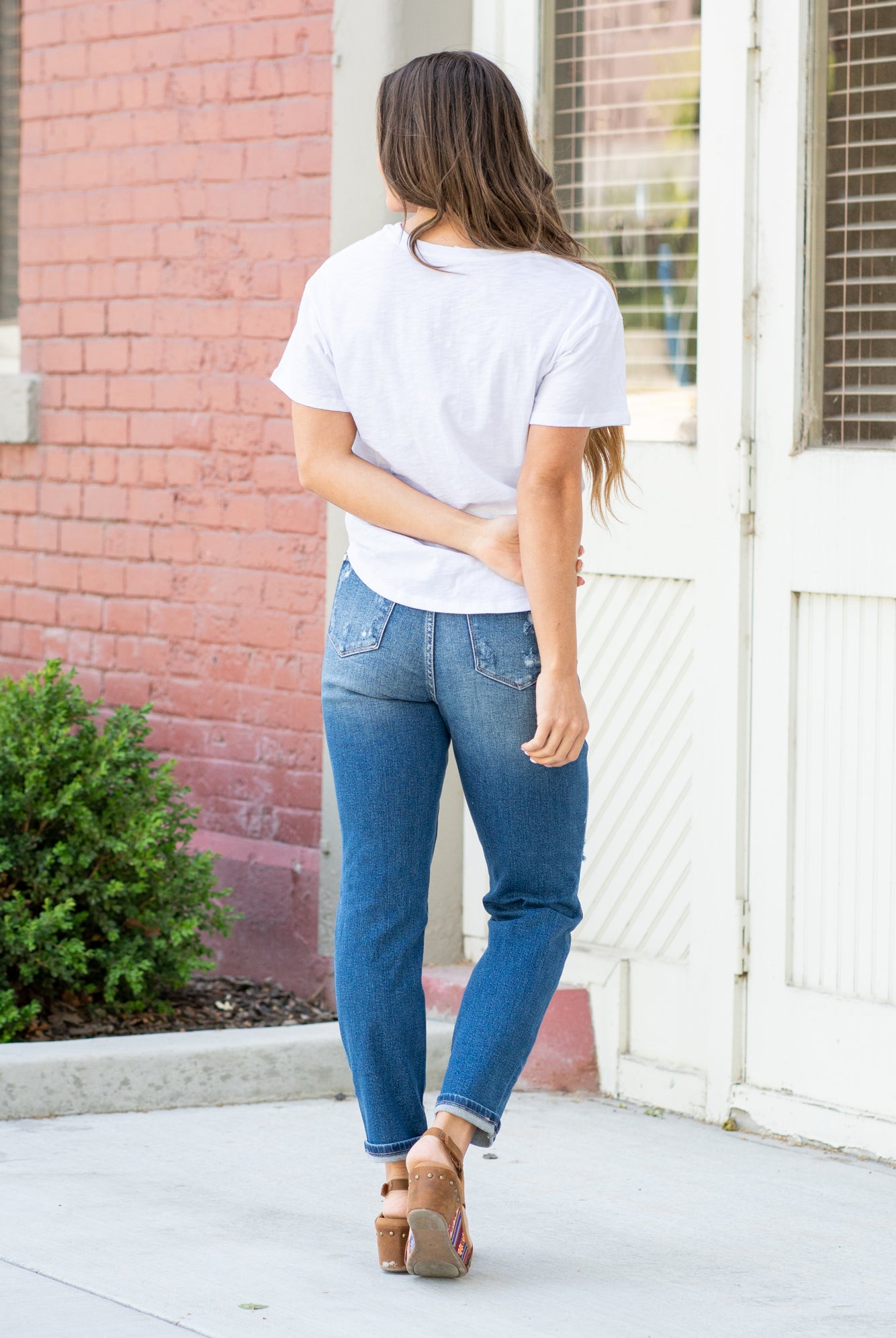 Judy Blue Don't be afraid to wear high-waisted jeans, especially these straight fits. With a medium blue wash and a rainbow embroidered detail, these will be new favorites! Color: Medium Blue Cut: Skinny, 27" Inseam* Rise: High Rise, 10.75" Front Rise* Machine Wash Separately In Cold Water Stitching: Classic Material: 94% COTTON,5% POLYESTER,1% SPANDEX Fly: Zipper Style #: JB88438 , 88438
