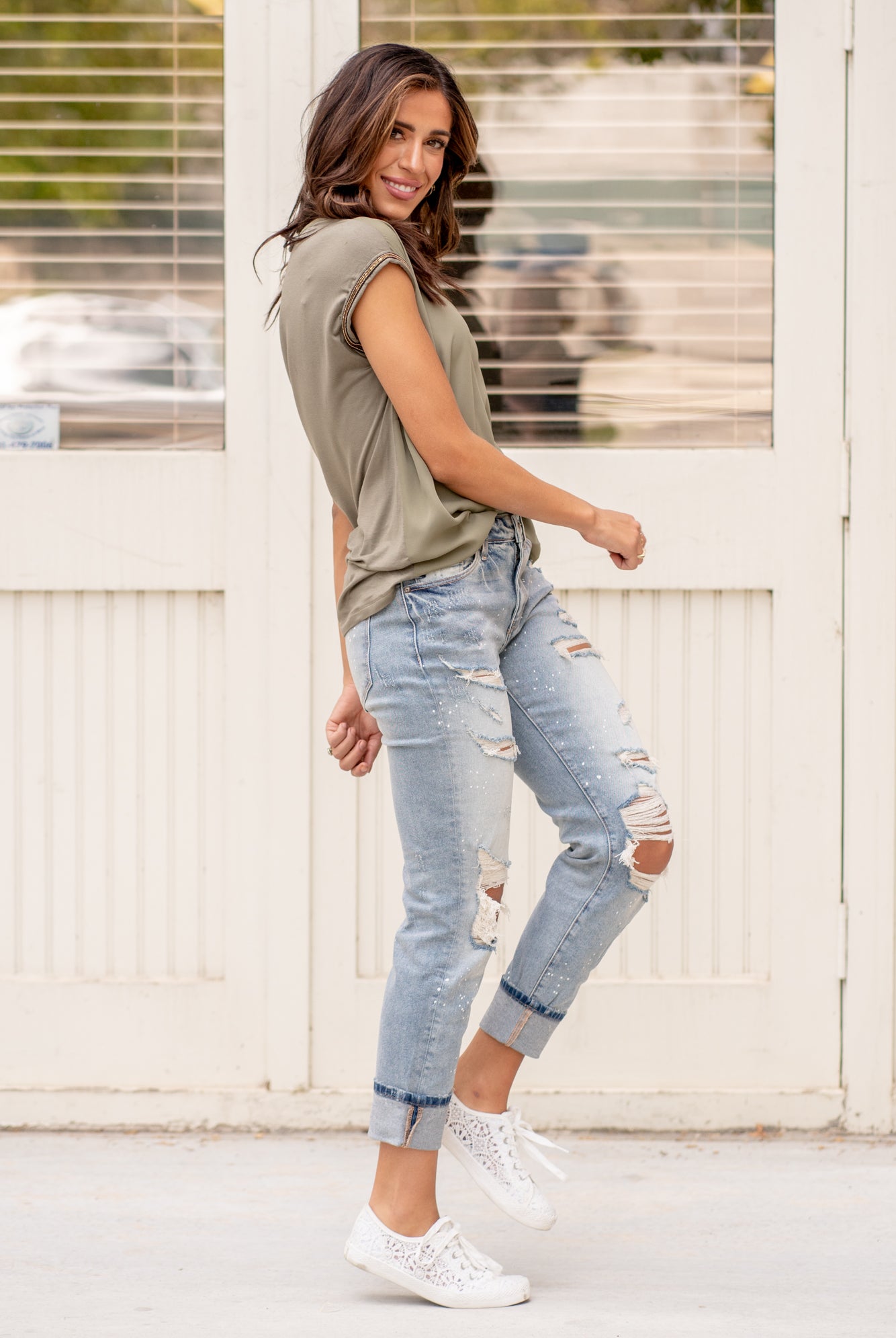 KanCan Jeans Color: Light Wash Cut: Cuffed Boyfriend, 27" Inseam Rise: High-Rise, 9.5" Front Rise 99% Cotton 1% Elastane Stitching: Classic Fly: Zipper Style #: KC8368L Contact us for any additional measurements or sizing.