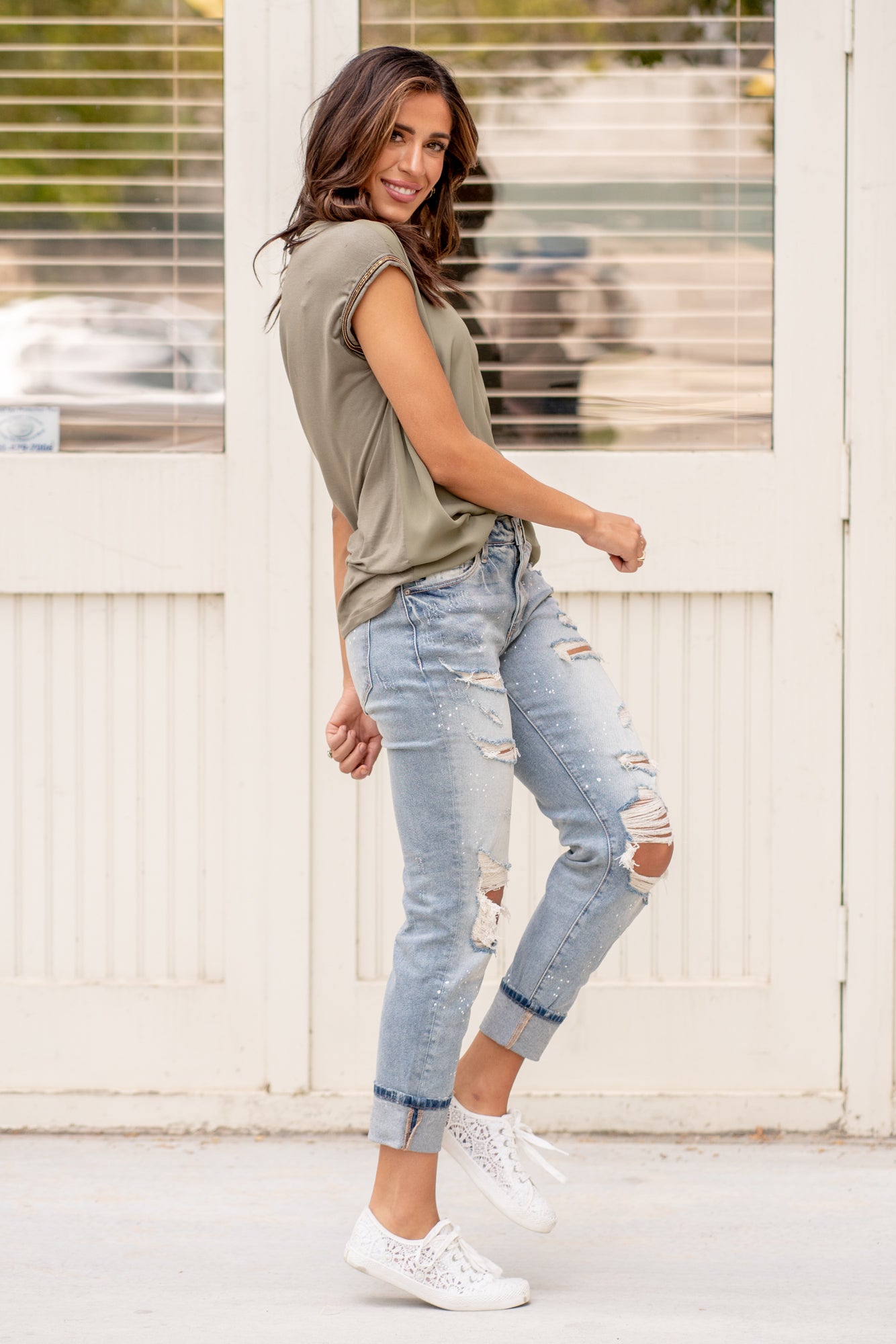 KanCan Jeans Color: Light Wash Cut: Cuffed Boyfriend, 27" Inseam Rise: High-Rise, 9.5" Front Rise 99% Cotton 1% Elastane Stitching: Classic Fly: Zipper Style #: KC8368L Contact us for any additional measurements or sizing.