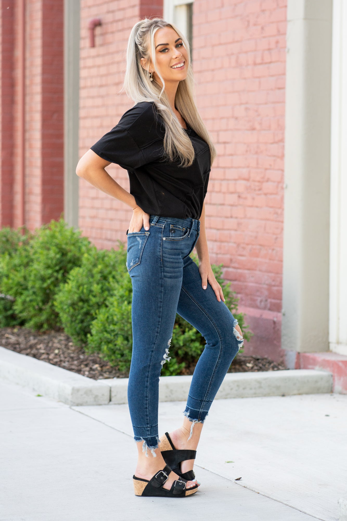 KanCan Jeans These high-rise blue wash skinny jeans have distressed legs and ripped hems with stretch! KanCan Stretch Level: Comfort Stretch Color: Dark Wash 93% COTTON, 6% POLYESTER, 1% LYCRA Cut: Ankle Skinny, 26" Inseam* Rise: High-Rise, 10" Front Rise* Stitching: Classic Fly: Zip Fly Style #: KQ0004D