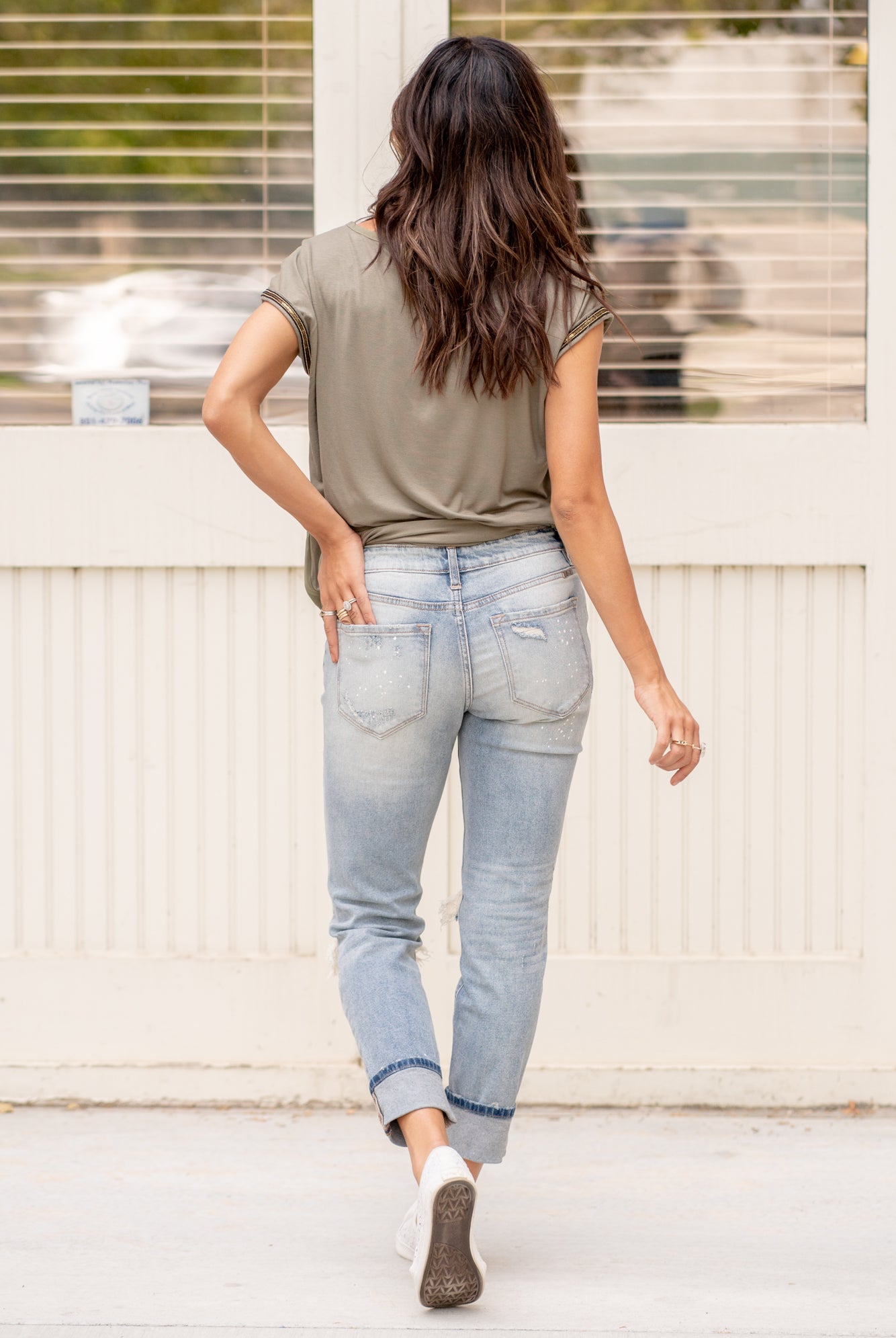 KanCan Jeans Color: Light Wash Cut: Cuffed Boyfriend, 27" Inseam Rise: High-Rise, 9.5" Front Rise 99% Cotton 1% Elastane Stitching: Classic Fly: Zipper Style #: KC8368L Contact us for any additional measurements or sizing.