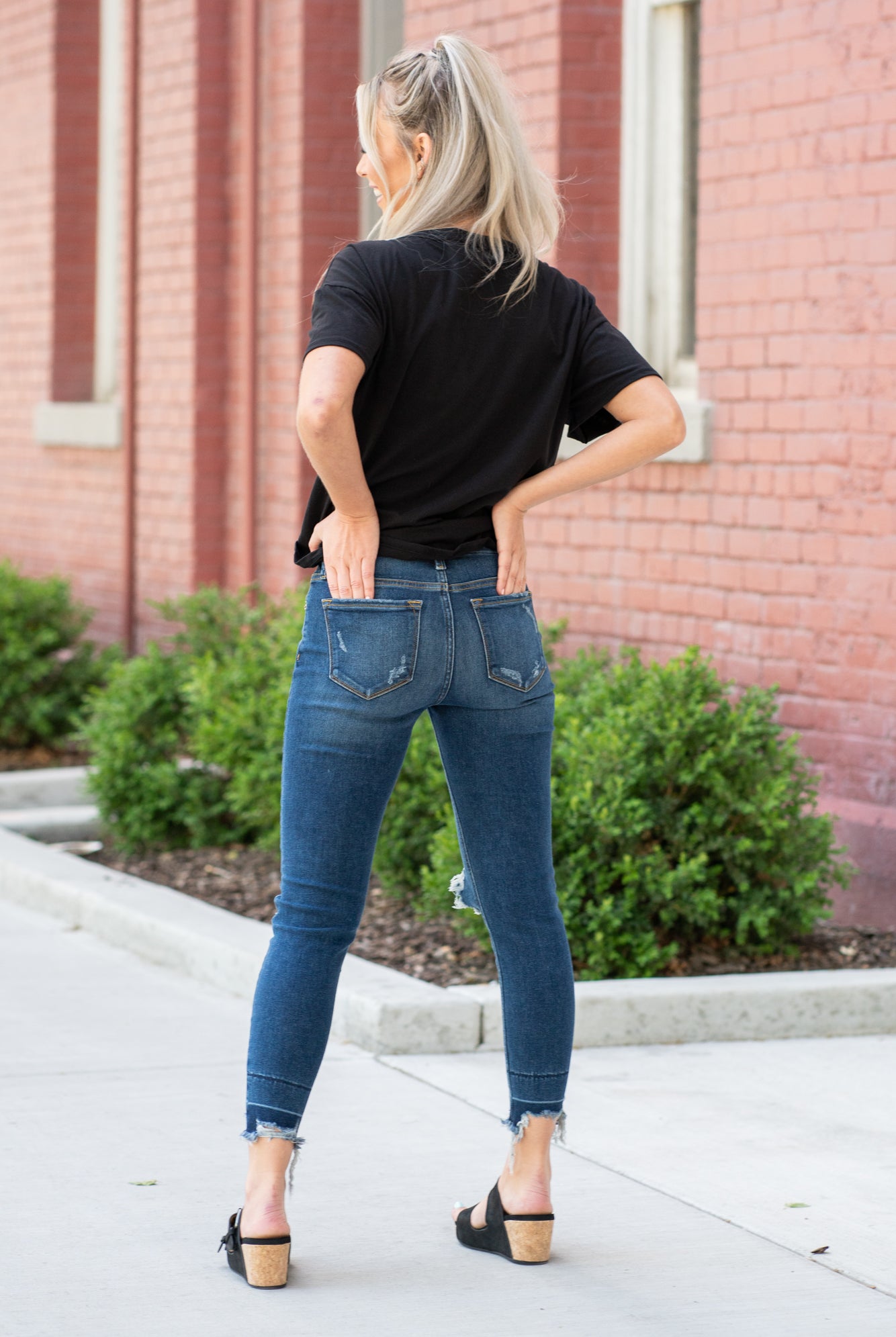 KanCan Jeans These high-rise blue wash skinny jeans have distressed legs and ripped hems with stretch! KanCan Stretch Level: Comfort Stretch Color: Dark Wash 93% COTTON, 6% POLYESTER, 1% LYCRA Cut: Ankle Skinny, 26" Inseam* Rise: High-Rise, 10" Front Rise* Stitching: Classic Fly: Zip Fly Style #: KQ0004D