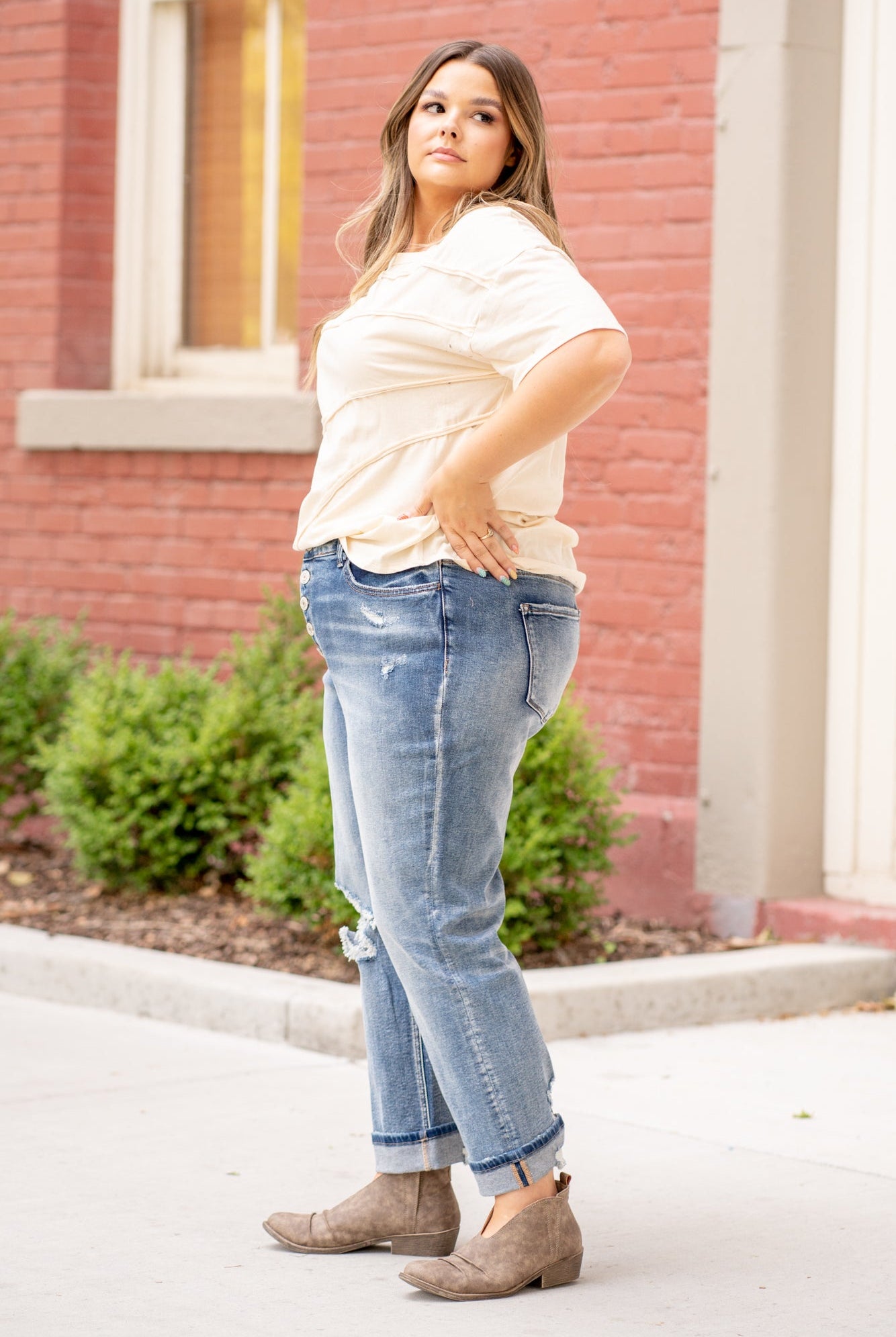 VERVET by Flying Monkey Jeans These comfort stretch denim have a slouchy fit, distressed detail and relaxed legs. With an ankle length, these boyfriend jeans will be your go to denim this fall. Rise: High Rise, 12" Front Rise Mom Fit 26" Inseam 90.5% COTTON, 7.5% POLYESTER, 2% SPANDEX Machine Wash Separately In Cold Water Stitching: Classic Fly: Exposed Button Fly Style #: V2279-PL Contact us for any additional measurements or sizing.