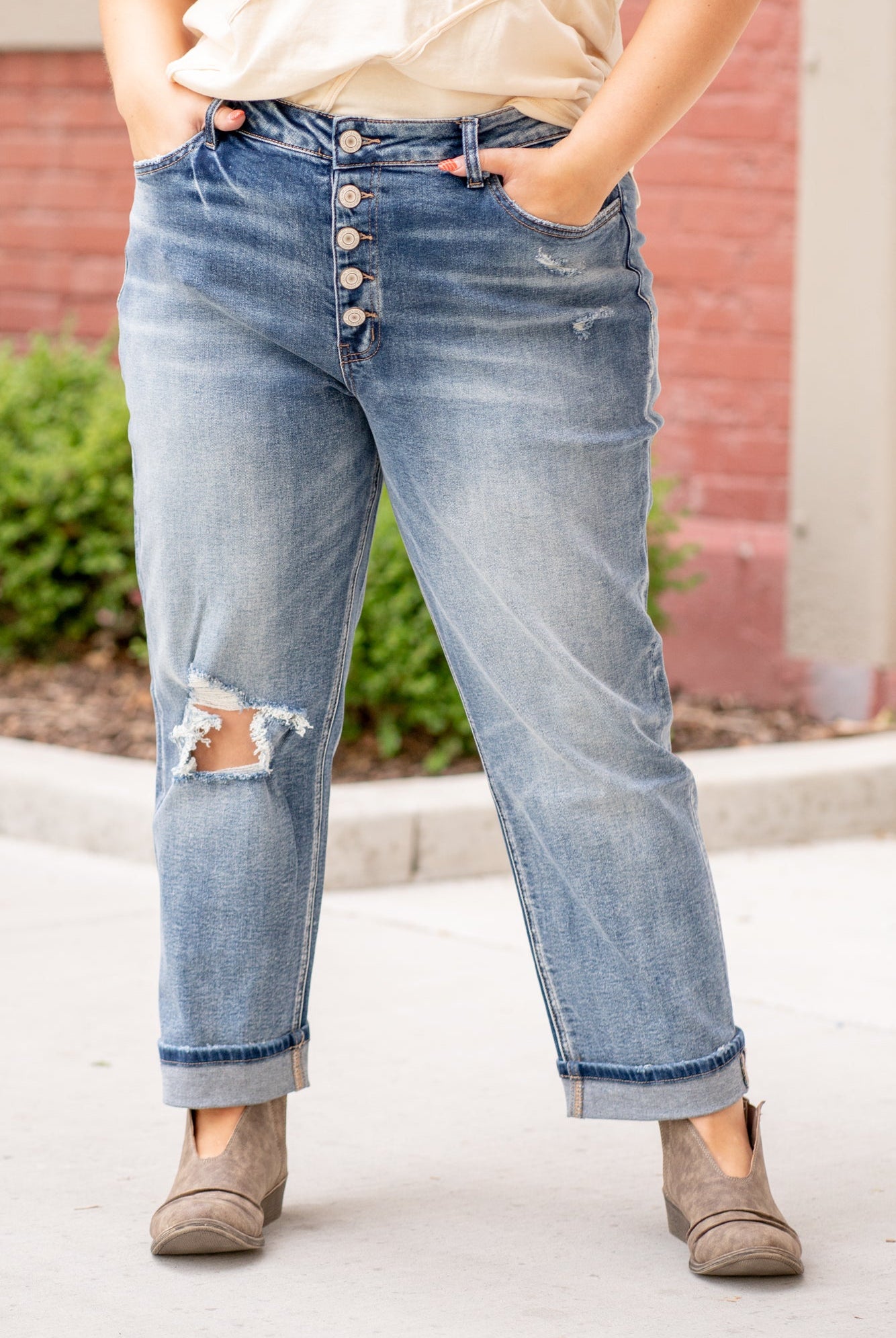 VERVET by Flying Monkey Jeans These comfort stretch denim have a slouchy fit, distressed detail and relaxed legs. With an ankle length, these boyfriend jeans will be your go to denim this fall. Rise: High Rise, 12" Front Rise Mom Fit 26" Inseam 90.5% COTTON, 7.5% POLYESTER, 2% SPANDEX Machine Wash Separately In Cold Water Stitching: Classic Fly: Exposed Button Fly Style #: V2279-PL Contact us for any additional measurements or sizing.