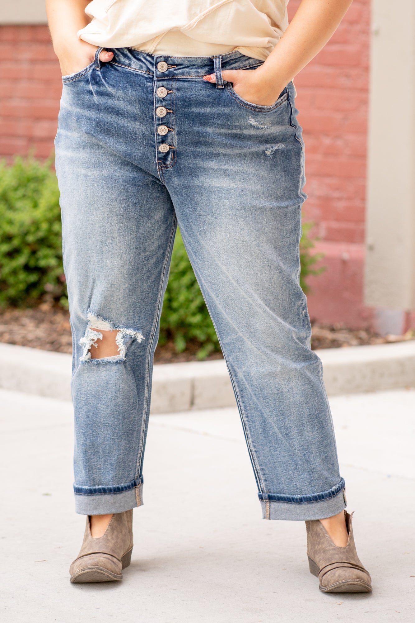 VERVET by Flying Monkey Jeans These comfort stretch denim have a slouchy fit, distressed detail and relaxed legs. With an ankle length, these boyfriend jeans will be your go to denim this fall. Rise: High Rise, 12" Front Rise Mom Fit 26" Inseam 90.5% COTTON, 7.5% POLYESTER, 2% SPANDEX Machine Wash Separately In Cold Water Stitching: Classic Fly: Exposed Button Fly Style #: V2279-PL Contact us for any additional measurements or sizing.