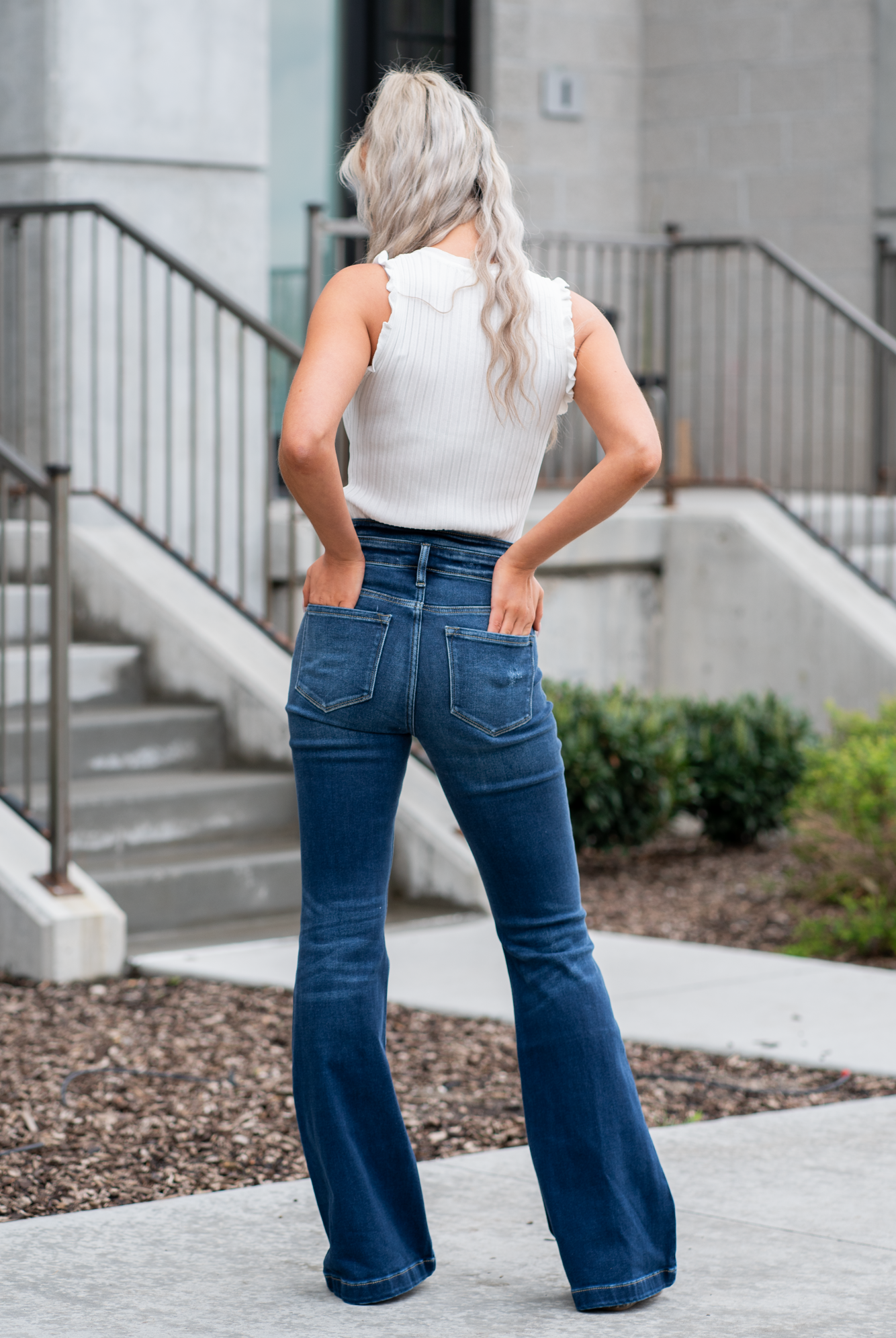 KanCan Jeans KanCan Stretch Level: Comfort Stretch Curvy Fit Flare Color: Dark Blue Wash Cut: Flare, 33" Inseam Rise: High Rise, 11" Front Rise 95% COTTON, 4% POLYESTER, 1% LYCRA Fly: Exposed Button Fly Style #: KC8602D-CV Contact us for any additional measurements or sizing. *Measured on the smallest size, measurements may vary by size.