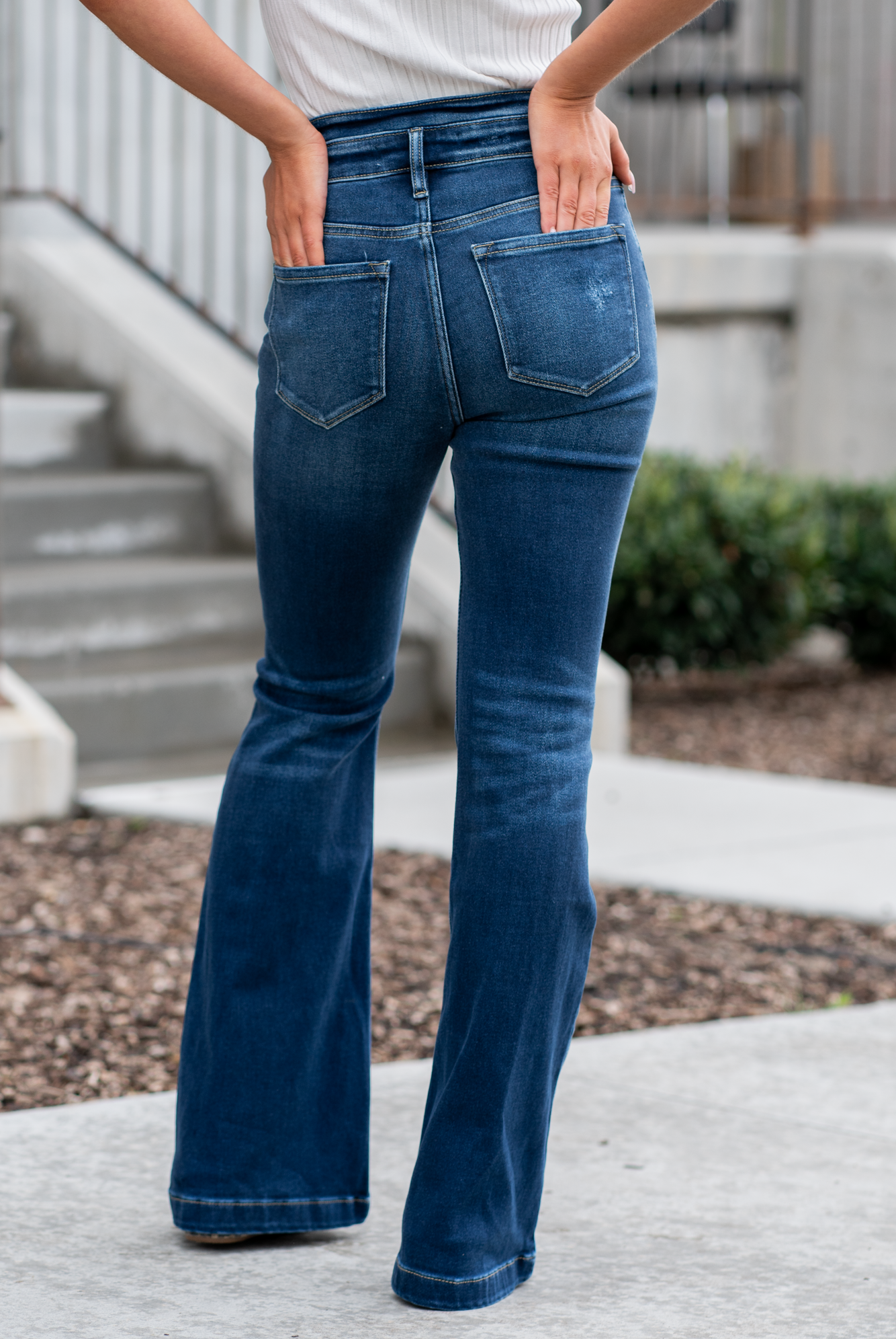 KanCan Jeans KanCan Stretch Level: Comfort Stretch Curvy Fit Flare Color: Dark Blue Wash Cut: Flare, 33" Inseam Rise: High Rise, 11" Front Rise 95% COTTON, 4% POLYESTER, 1% LYCRA Fly: Exposed Button Fly Style #: KC8602D-CV Contact us for any additional measurements or sizing. *Measured on the smallest size, measurements may vary by size.