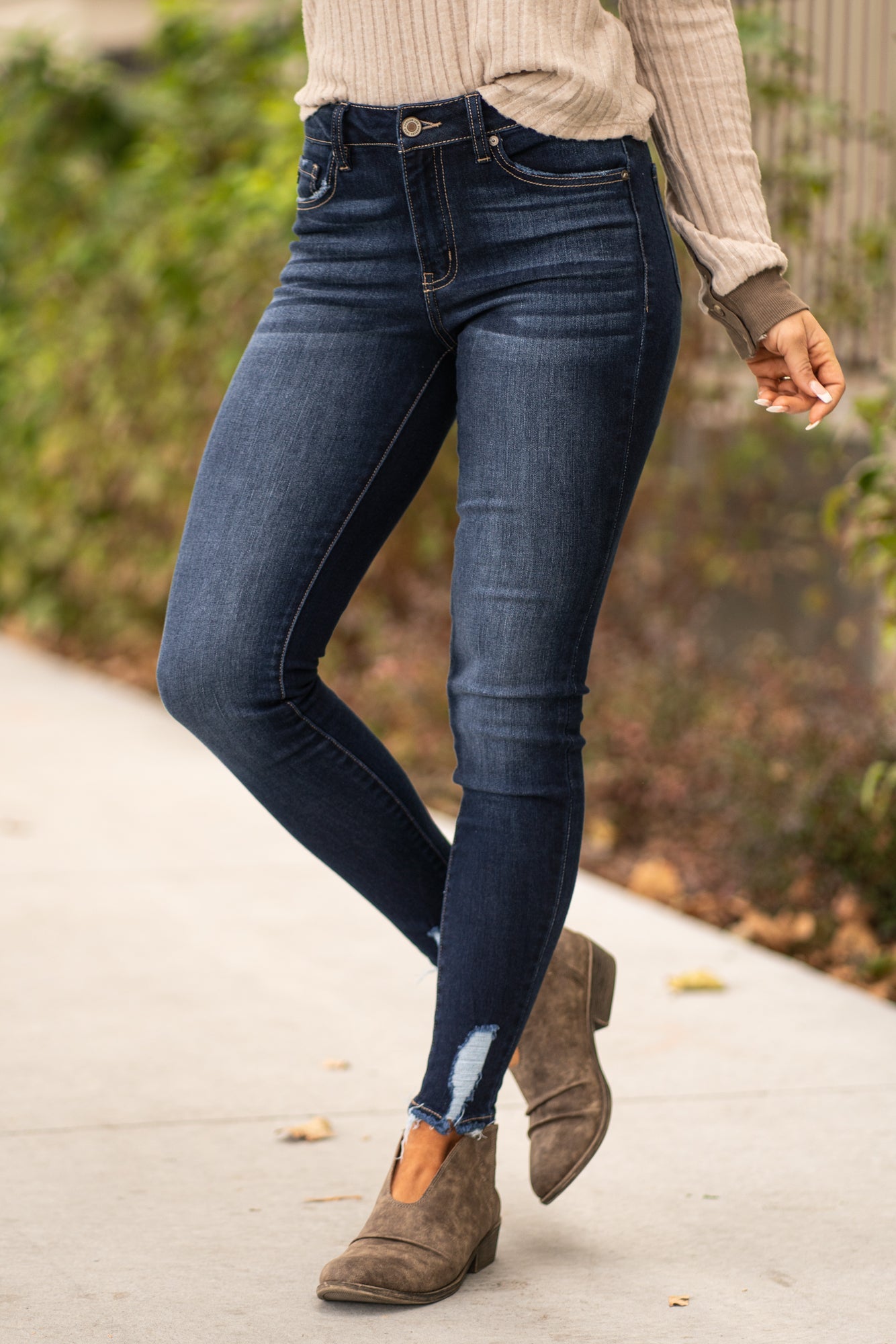 KanCan Jeans Collection: Core Collection Style Name: Audrey Color: Dark Wash Cut: Super Skinny Rise: High Rise Material: 67.5% COTTON 25% POLYESTER 6.5% RAYON 1% SPANDEX Machine Wash Separately In Cold Water Stitching: Classic Fly: Zipper Style #: KC7112D Contact us for any additional measurements or sizing. True to size per manufacture standard