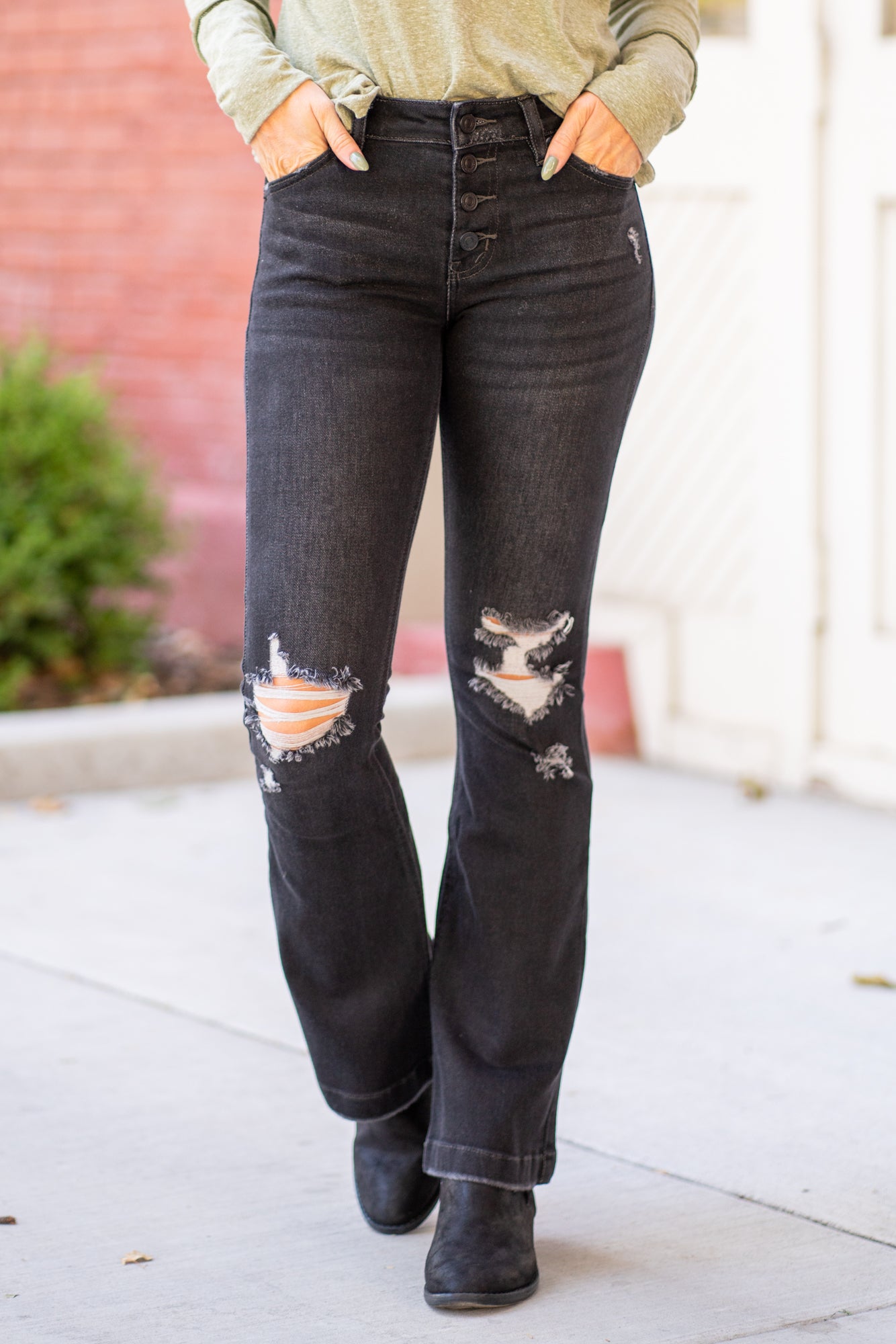 KanCan Jeans Collection: Core Style Flare, 34" Inseam* High Rise, 8.5" Front Rise* Dark Grey Wash COTTON 94% POLYESTER 5% SPANDEX 1% Fly: Exposed Button Fly Style #: KC6327DG Contact us for any additional measurements or sizing. *Measured on the smallest size, measurements may vary by size.