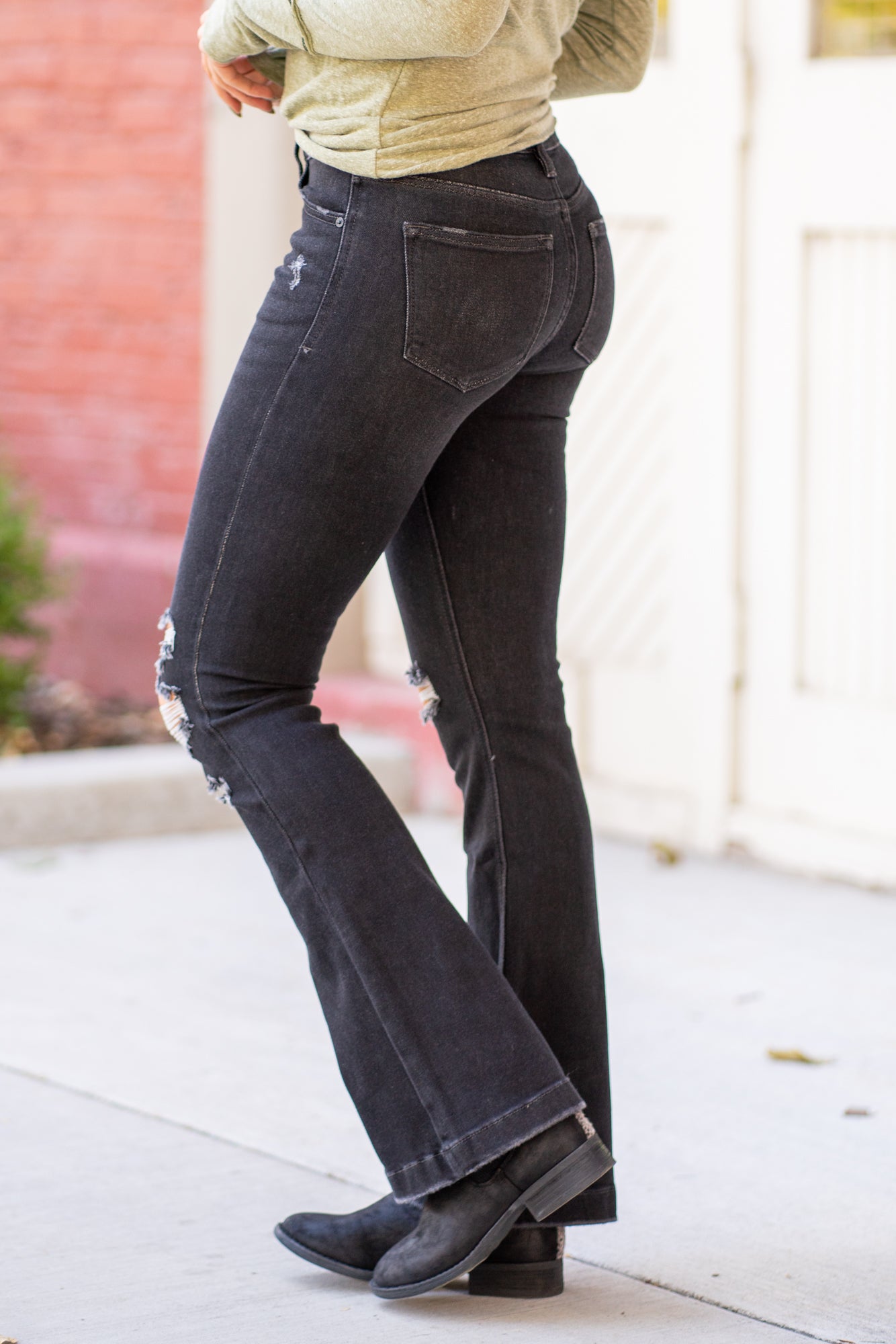 KanCan Jeans Collection: Core Style Flare, 34" Inseam* High Rise, 8.5" Front Rise* Dark Grey Wash COTTON 94% POLYESTER 5% SPANDEX 1% Fly: Exposed Button Fly Style #: KC6327DG Contact us for any additional measurements or sizing. *Measured on the smallest size, measurements may vary by size.