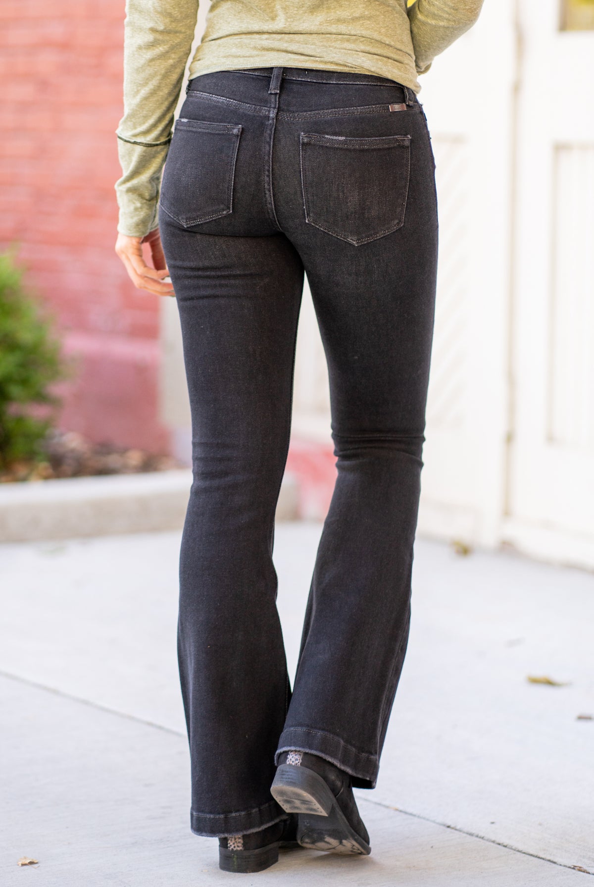 KanCan Jeans Collection: Core Style Flare, 34" Inseam* High Rise, 8.5" Front Rise* Dark Grey Wash COTTON 94% POLYESTER 5% SPANDEX 1% Fly: Exposed Button Fly Style #: KC6327DG Contact us for any additional measurements or sizing. *Measured on the smallest size, measurements may vary by size.