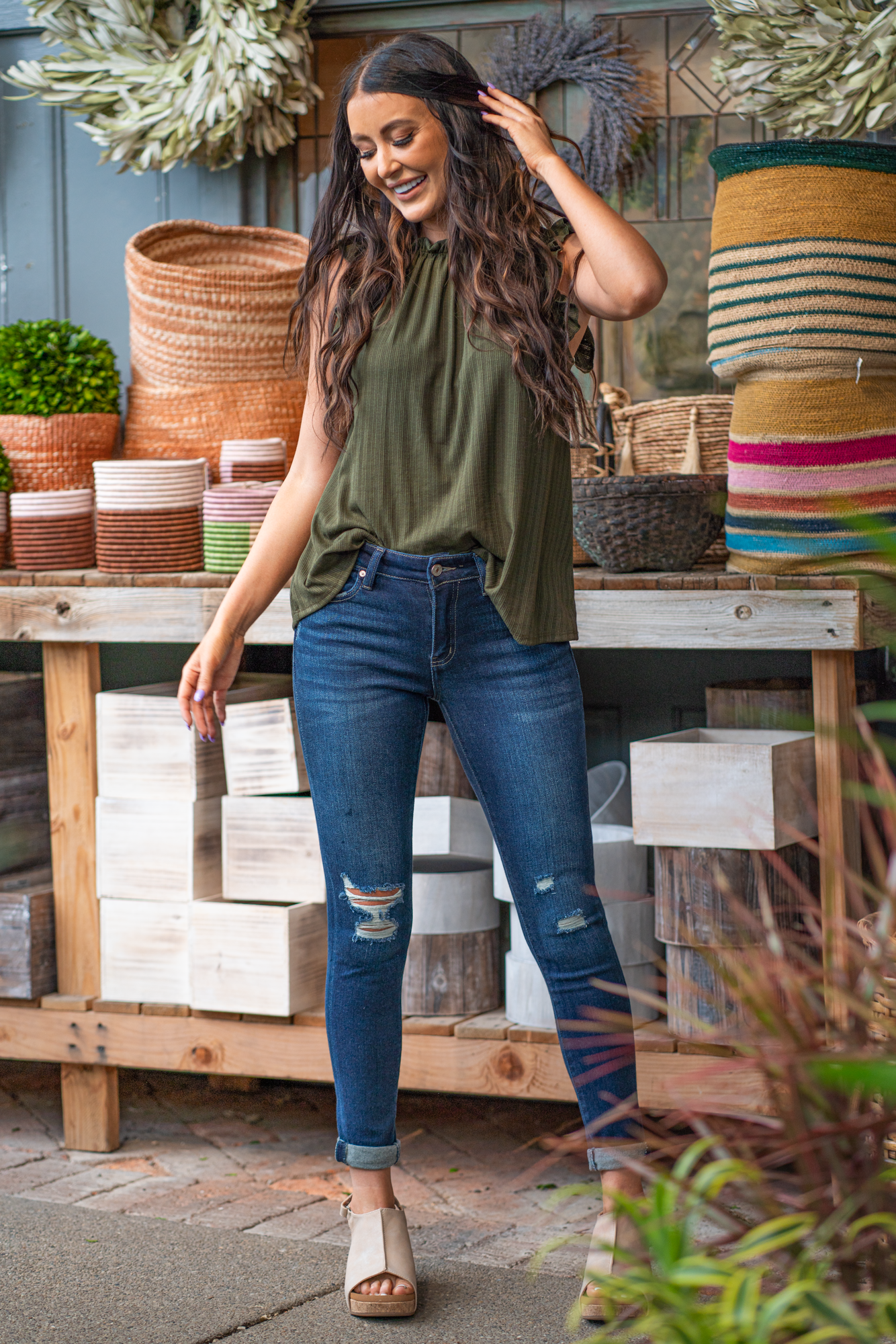 KanCan Jeans Color: Dark Blue Wash Cut: Ankle Skinny, 27" Inseam* Rise: Mid Rise, 8.5" Front Rise* Material: 94.9% Cotton/3.8% Polyester/1.3% Spandex Stitching: Classic Fly: Zipper Style #: KC7316D Contact us for any additional measurements or sizing. *Measured on the smallest size, measurements may vary by size.