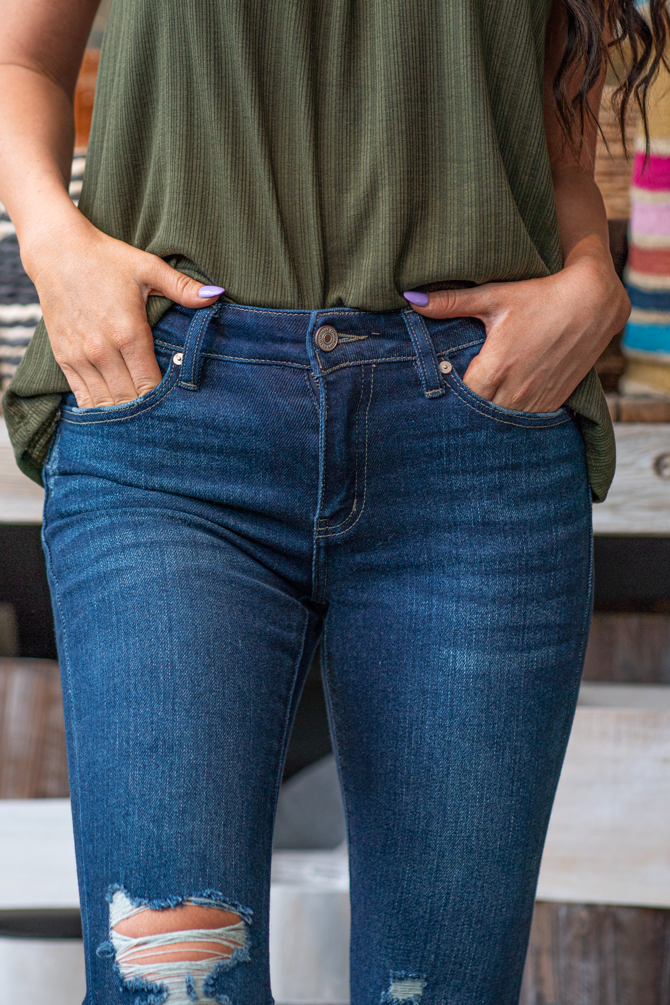 KanCan Jeans Color: Dark Blue Wash Cut: Ankle Skinny, 27" Inseam* Rise: Mid Rise, 8.5" Front Rise* Material: 94.9% Cotton/3.8% Polyester/1.3% Spandex Stitching: Classic Fly: Zipper Style #: KC7316D Contact us for any additional measurements or sizing. *Measured on the smallest size, measurements may vary by size.