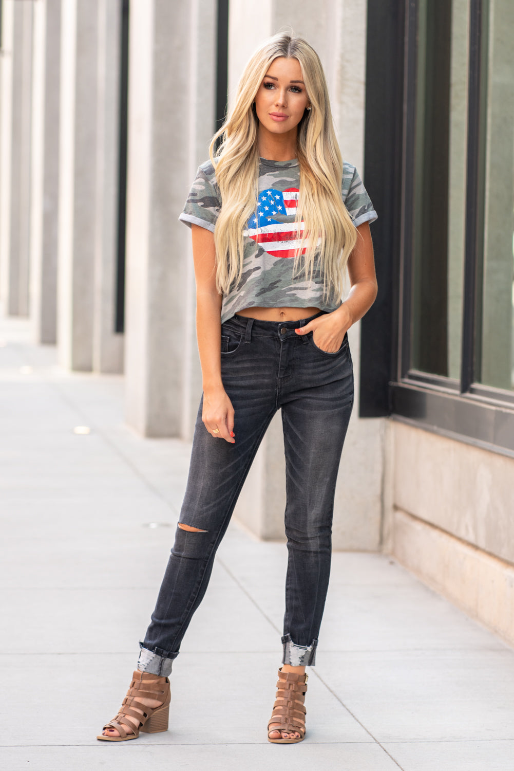 Nature Denim Collection: Fall 2020 Color: Black Washed Cut: Skinny, 29.5" Inseam - Unfolded Rise: Mid Rise, 9" Front Rise 82% COTTON 12% RAYON 5% POLYESTER & 1% SPANDEX Stitching: Classic Fly: Zipper Style #: NT2208BK Contact us for any additional measurements or sizing. Haley is 5’6" and wears size 25 in jeans, a small top and 7.5 in shoes. She is wearing a 25 in these jeans.