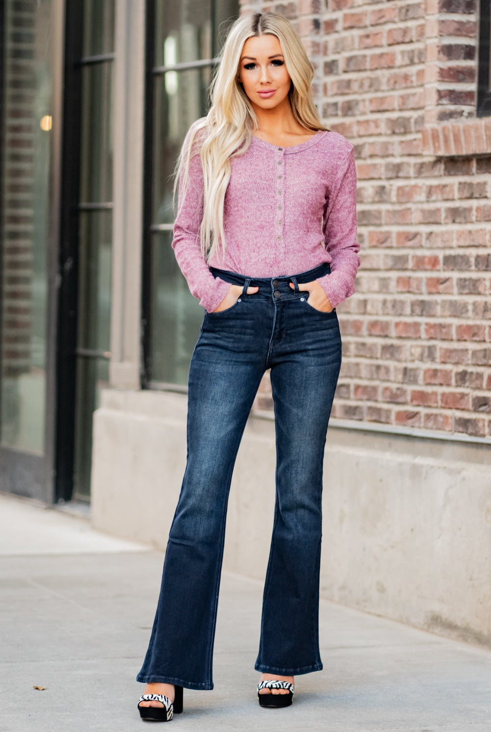KanCan Jeans Collection: Fall 2020 Color: Dark Wash Cut: Flare Cut, 34" Inseam Rise: High-Rise, 10.5" Front Rise Material: 94% Cotton 4% Polyester2% Spandex Detail: Whisker Wash Fly: Zipper Fly with Double Button Closure Style #: KC7123D Contact us for any additional measurements or sizing. Haley is 5’6" and wears size 3 in jeans, a small top and 7.5 in shoes. She is wearing a 25 in these jeans.